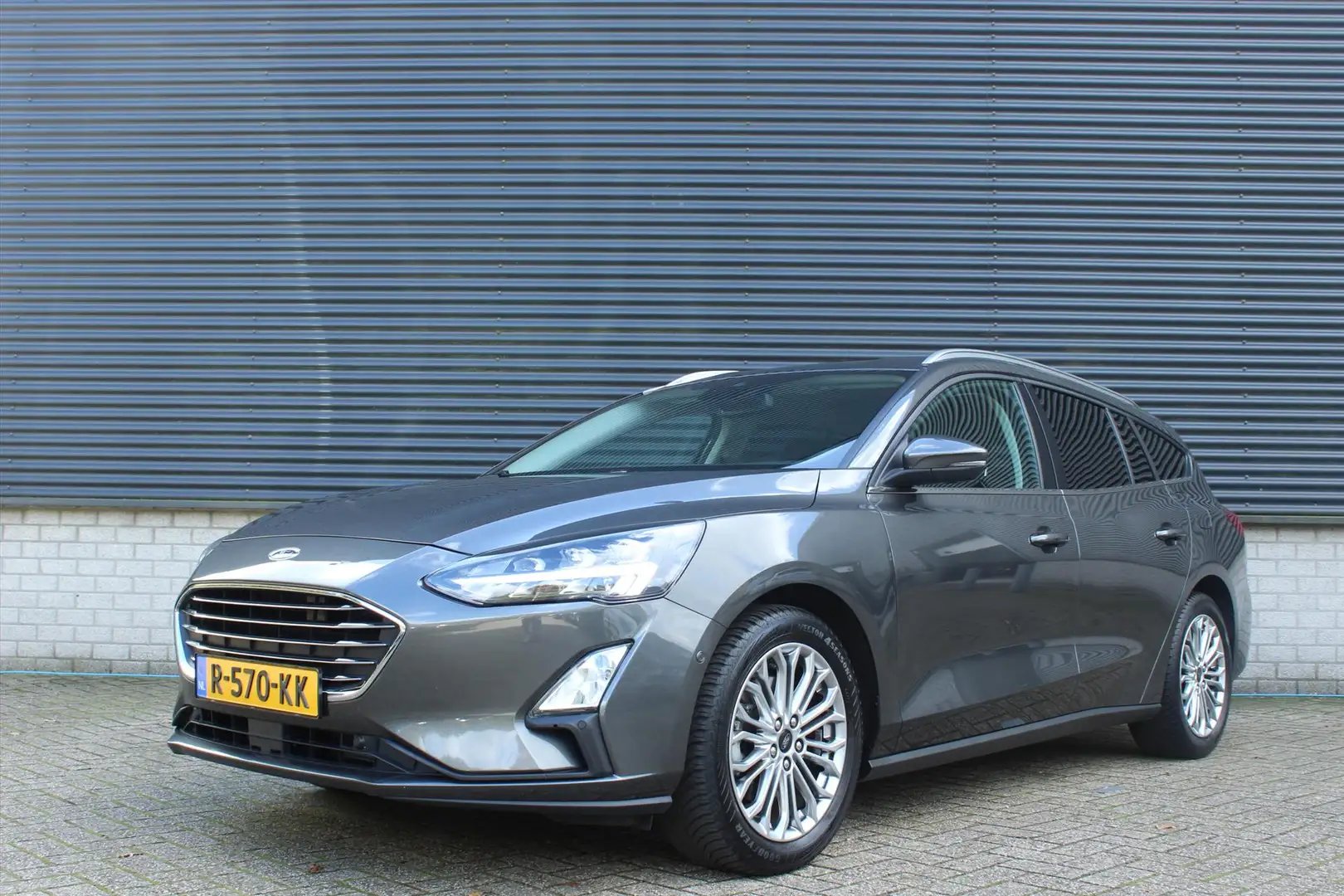 Ford Focus Wagon ZEKERHEIDSPARADE | 1.0 EcoBoost 125pk Titani Gris - 1