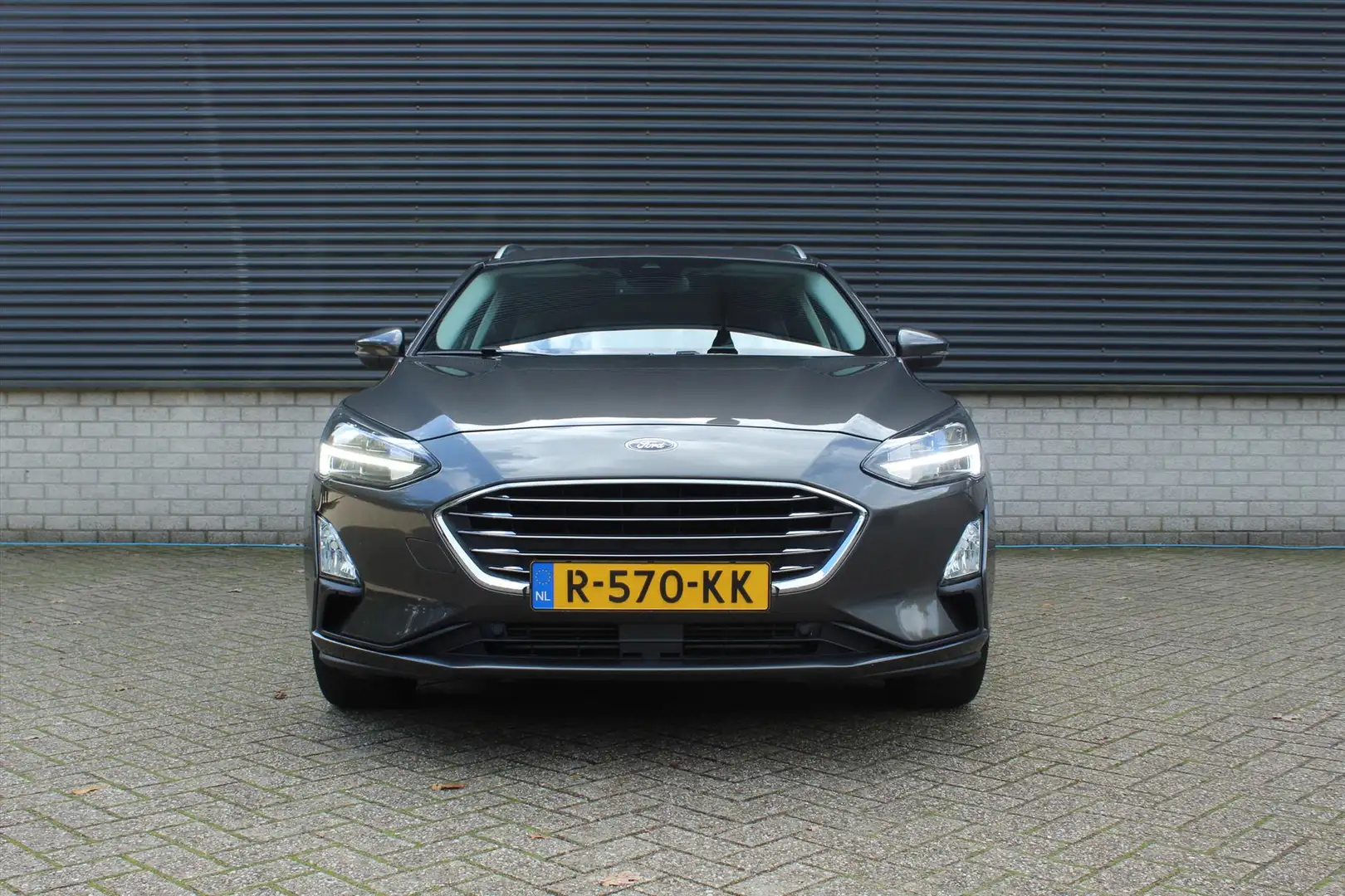 Ford Focus Wagon ZEKERHEIDSPARADE | 1.0 EcoBoost 125pk Titani Gris - 2