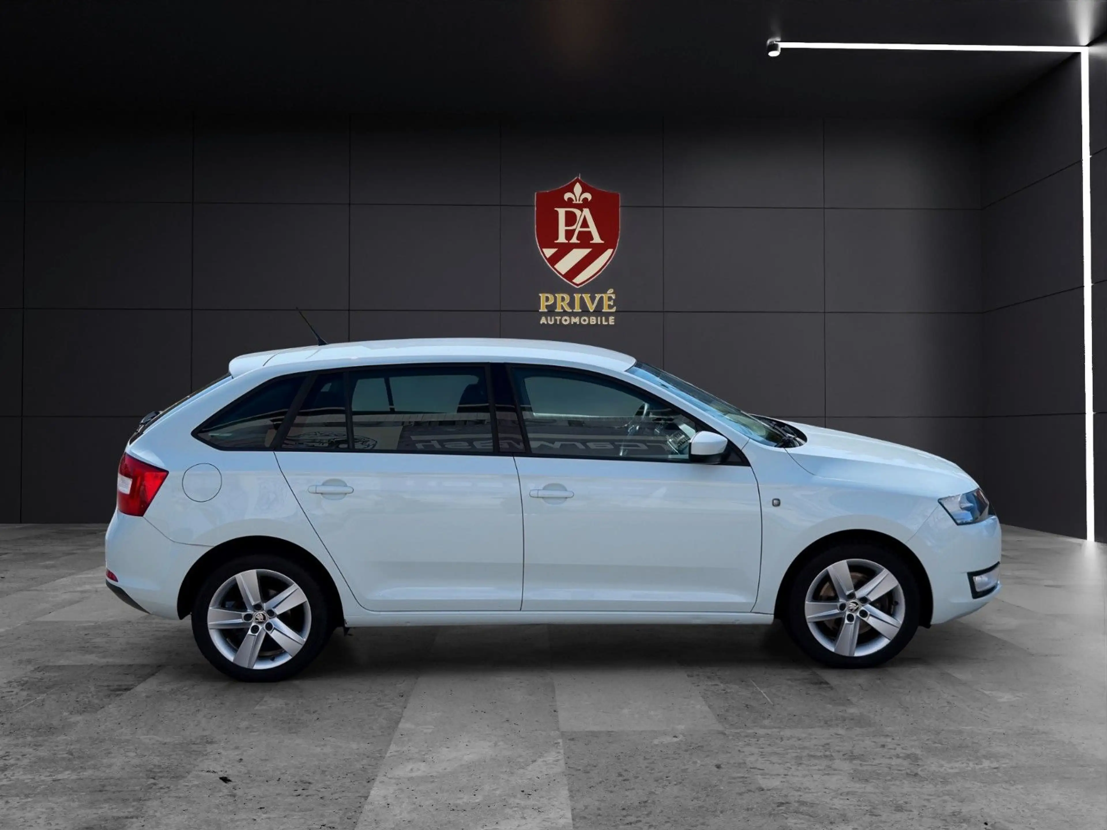 Skoda Rapid/Spaceback Spaceback Drive 1.Hand~PDC~Sitzheuzung~TOP — photo 12