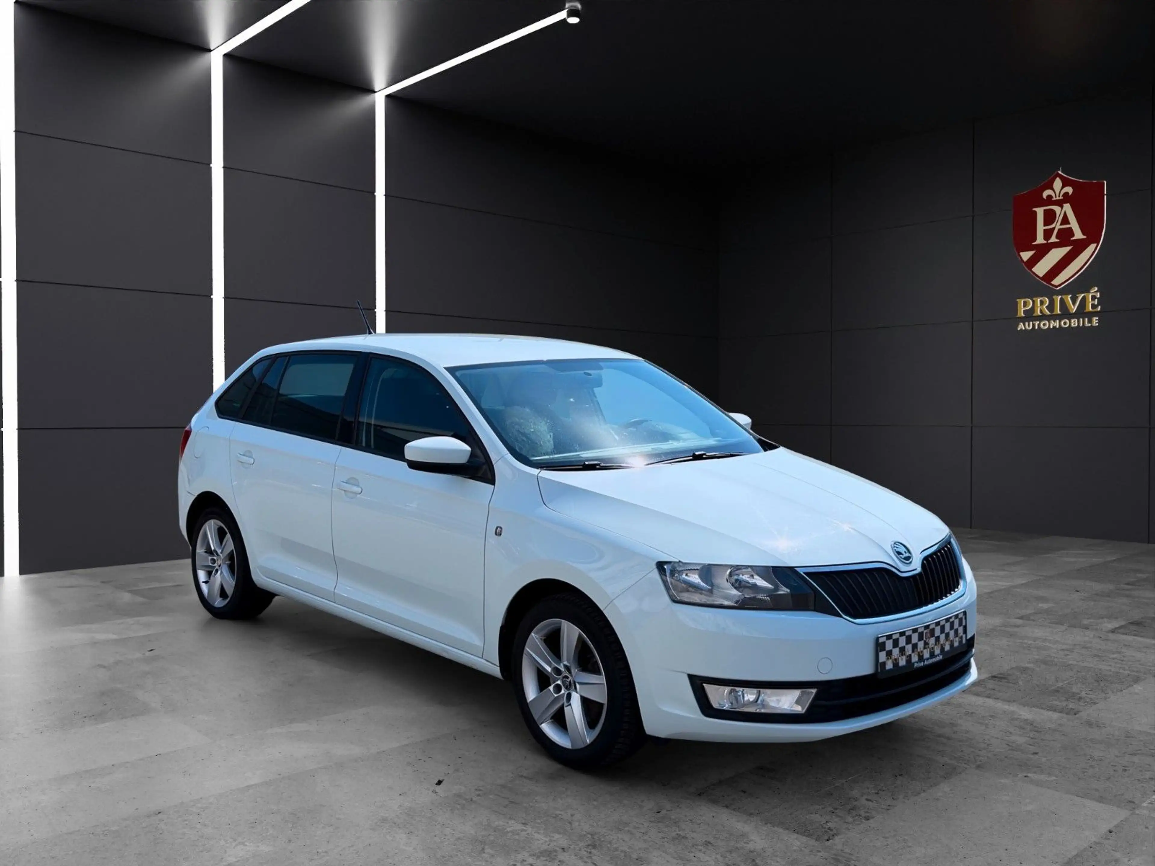 Skoda Rapid/Spaceback Spaceback Drive 1.Hand~PDC~Sitzheuzung~TOP