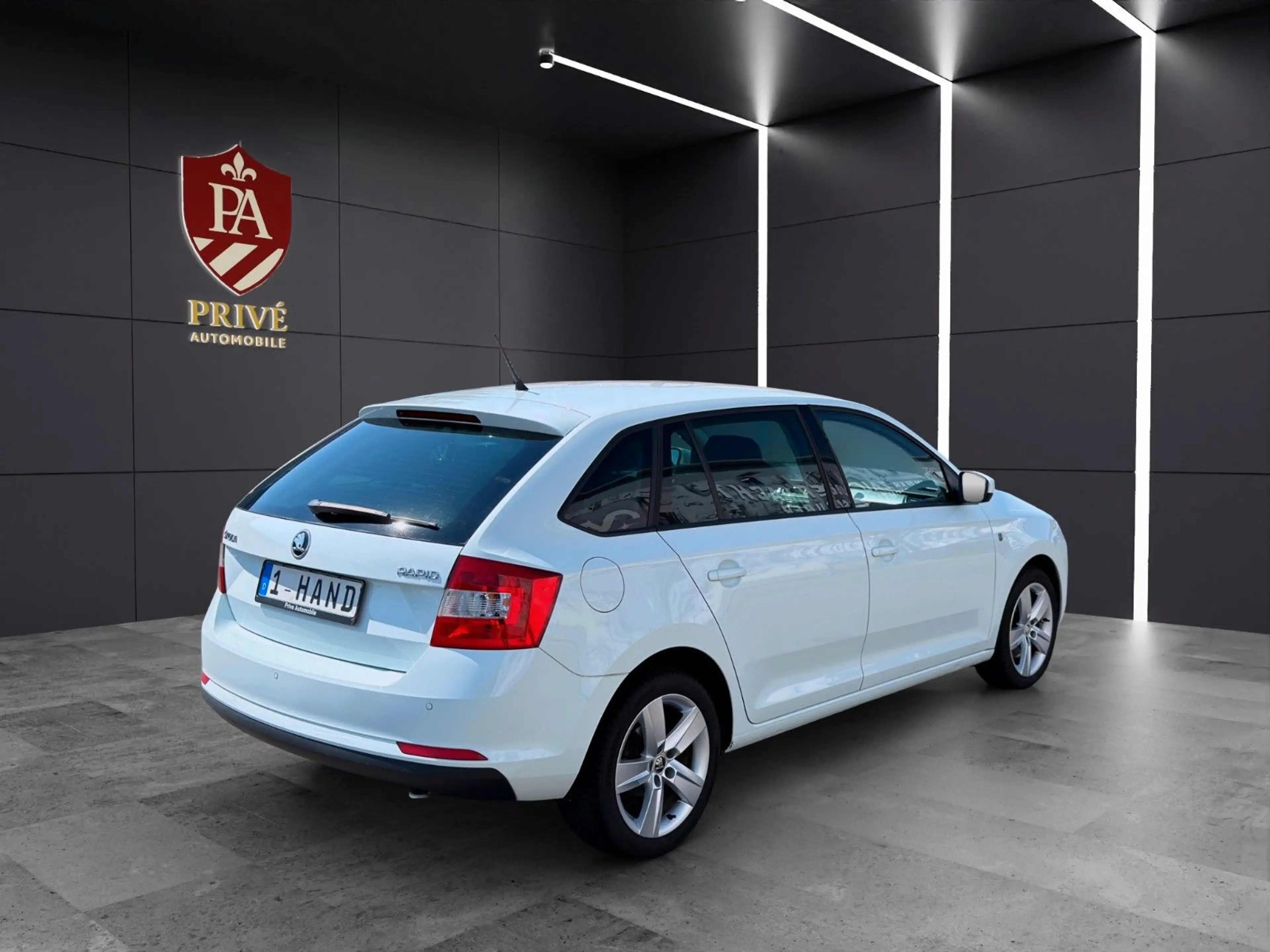 Skoda Rapid/Spaceback Spaceback Drive 1.Hand~PDC~Sitzheuzung~TOP — photo 11