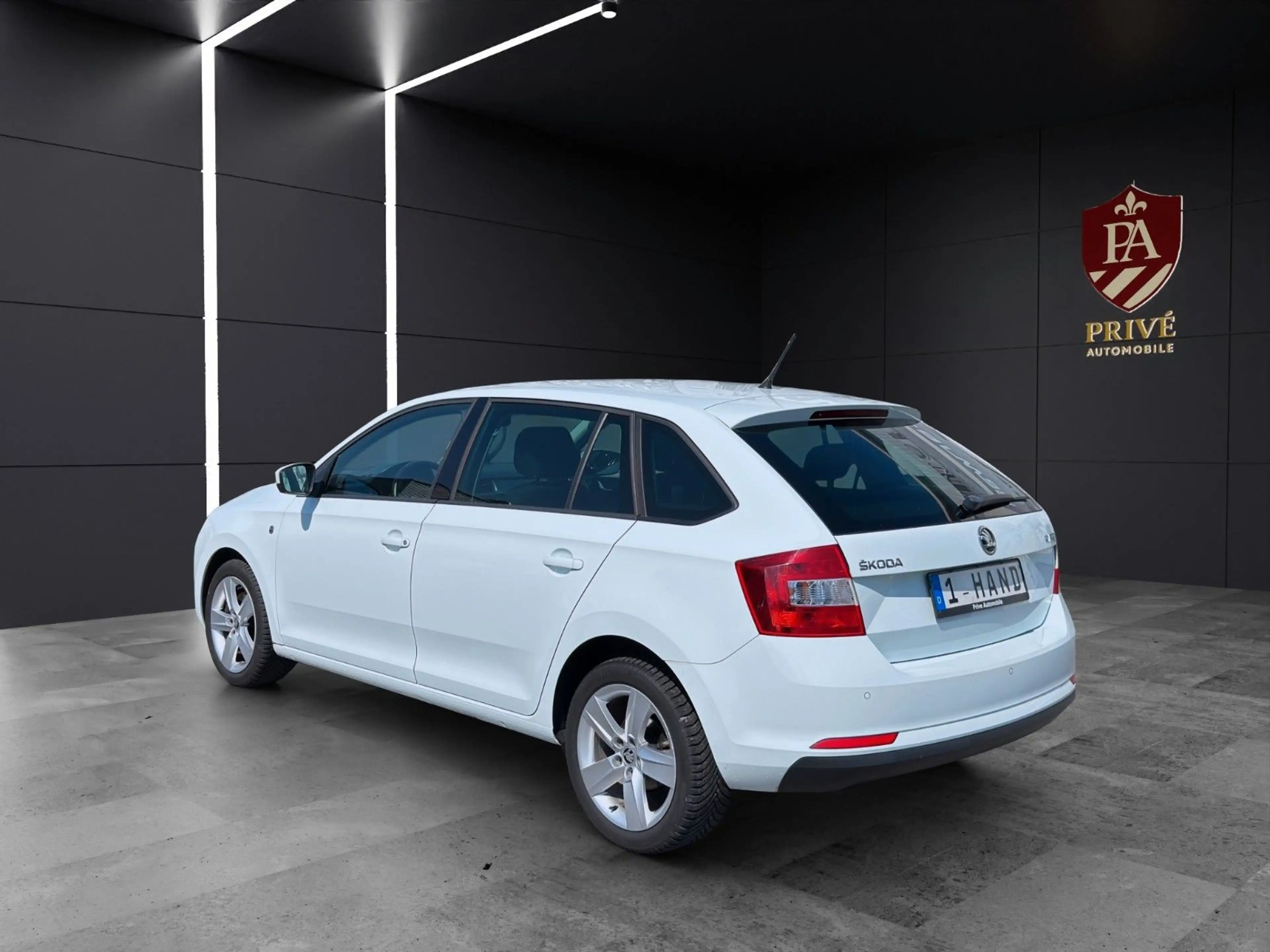 Skoda Rapid/Spaceback Spaceback Drive 1.Hand~PDC~Sitzheuzung~TOP — photo 8