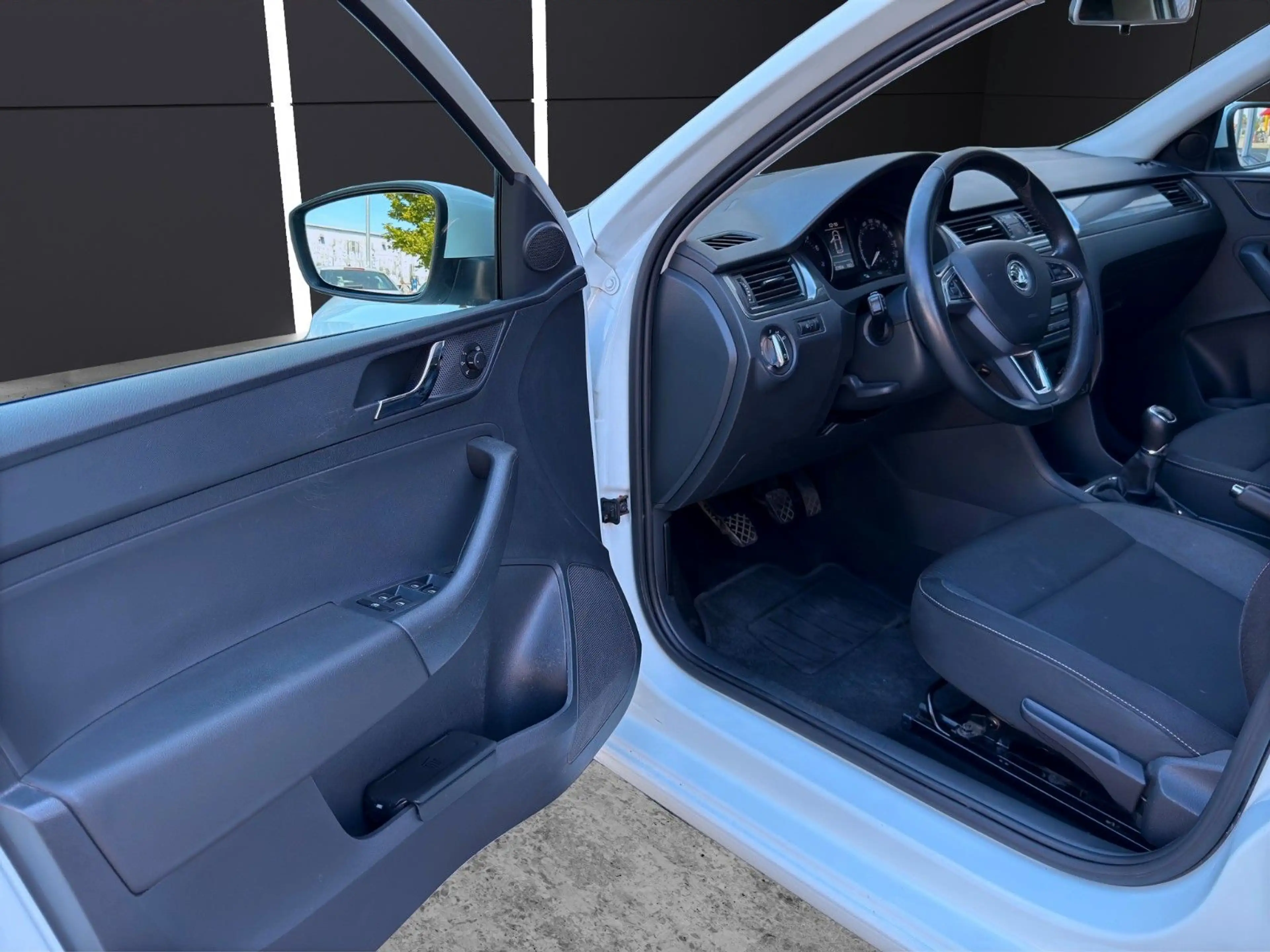 Skoda Rapid/Spaceback Spaceback Drive 1.Hand~PDC~Sitzheuzung~TOP — photo 13