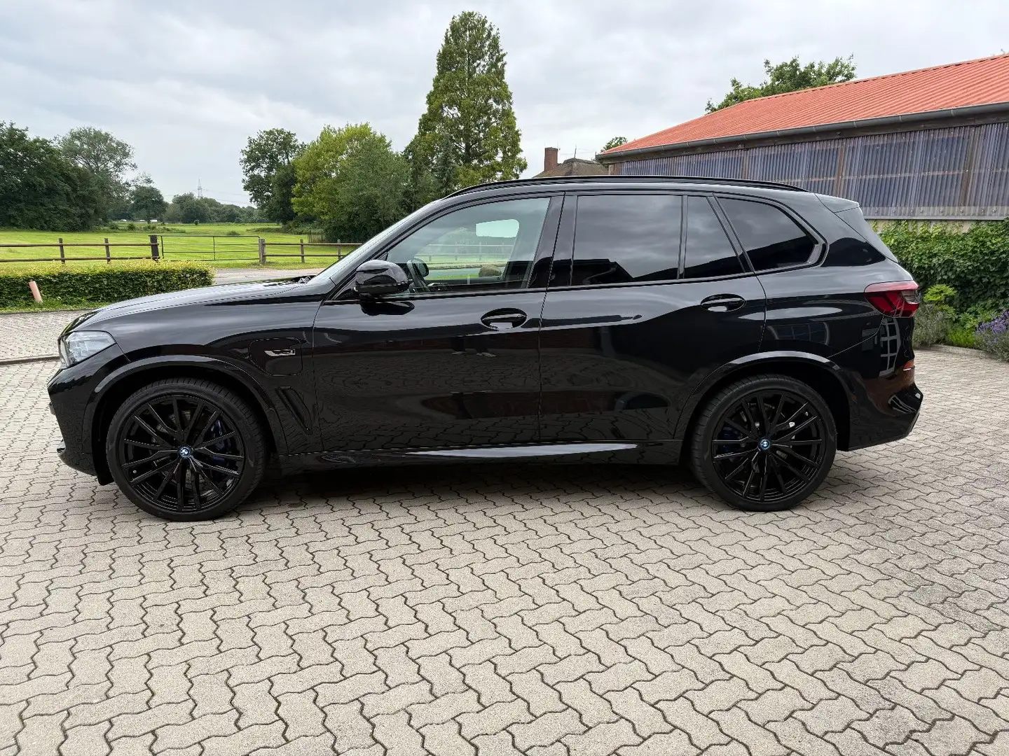 BMW X5 xDrive45e M-SPORT,AHK,PANO,DAP,P+,B&W,22",HUD Schwarz - 2
