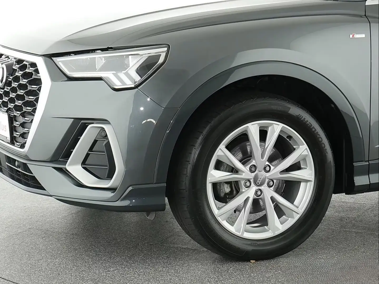 Audi Q3 SPB 35 TFSI S line edition Grijs - 2