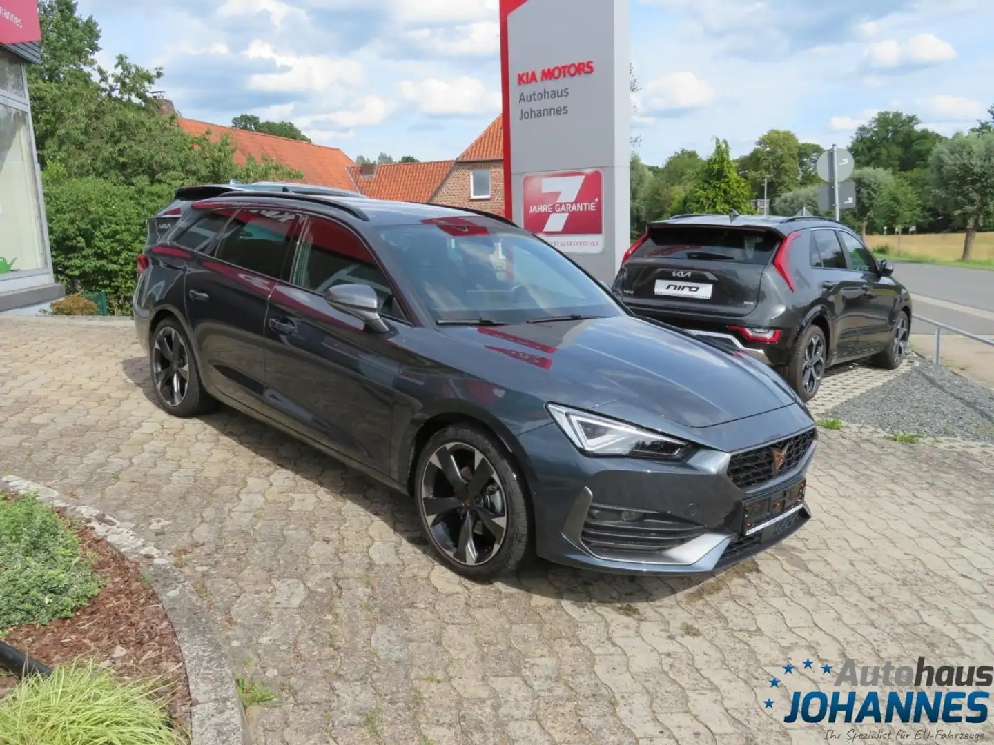 CUPRA Leon Sportstourer 1.5 eTSI DSG Klima Navi Gris - 1