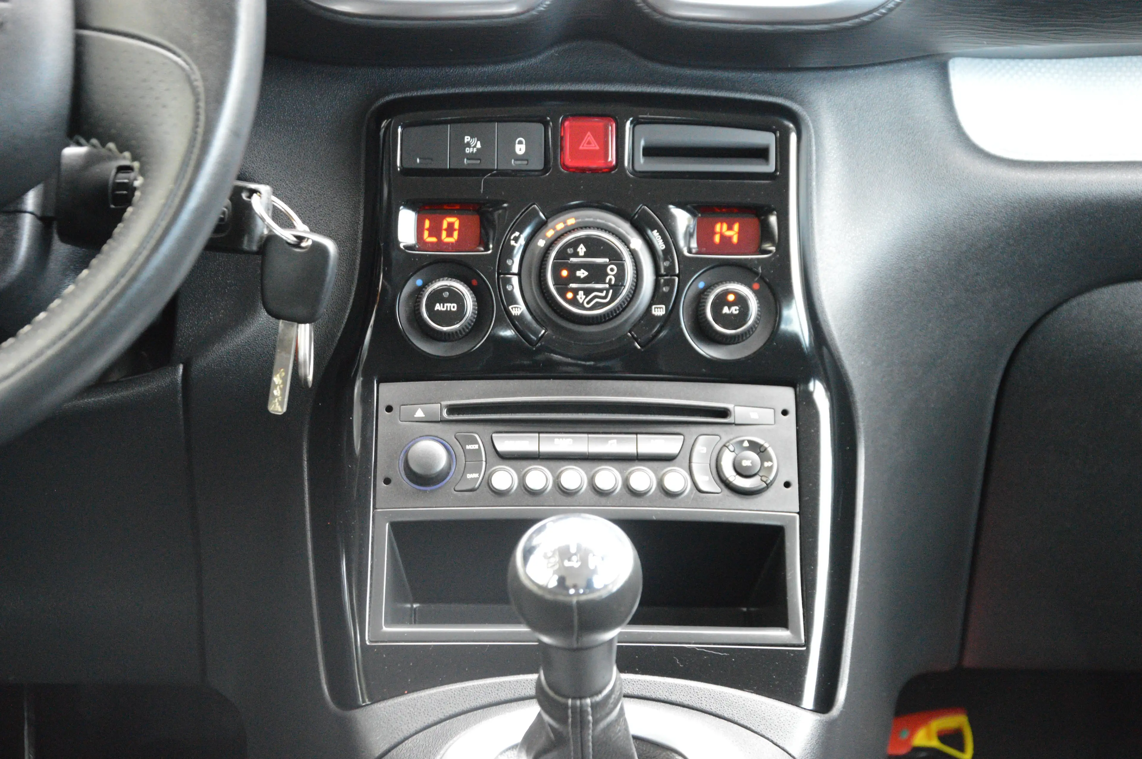 Citroen C3 Picasso 1.4 VTi Exclusive SENS AR CLIM CRUIS 25.147KM — photo 14
