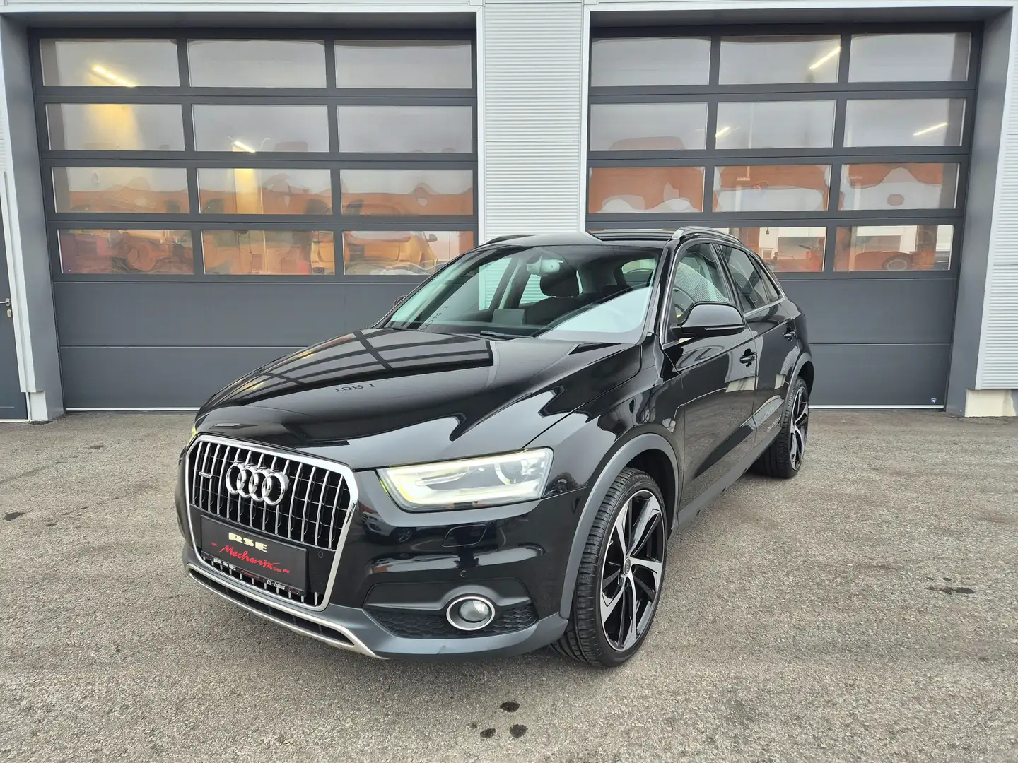 Audi Q3 2,0 TDI Sport quattro,SHZ,Xenon,20Zoll,PDC,Offroad Schwarz - 2