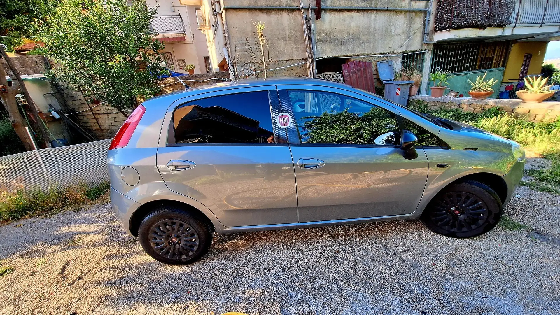 Fiat Grande Punto 5p 1.4 Active c/clima 77cv - 1