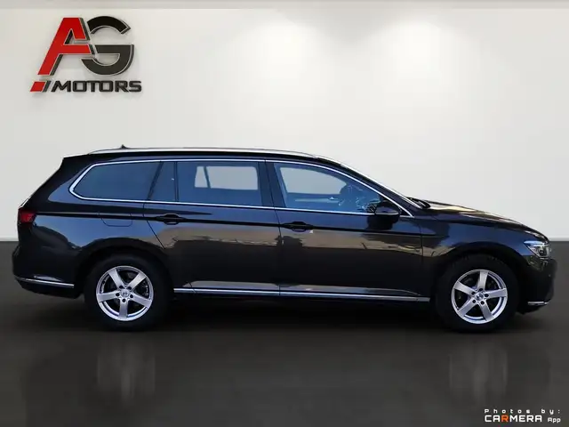 Volkswagen Passat view 5