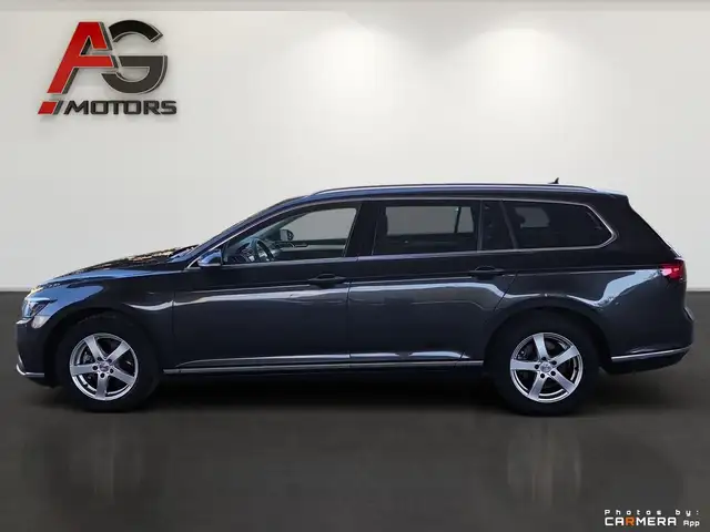 Volkswagen Passat view 9