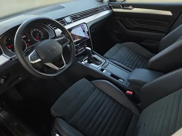 Volkswagen Passat view 15