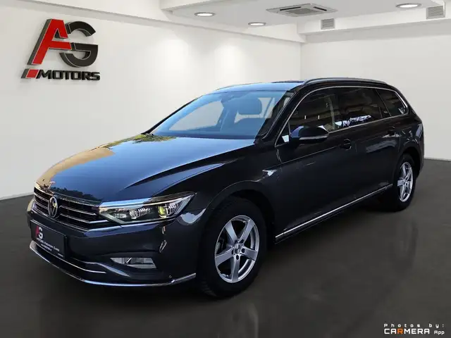 Volkswagen Passat view 2