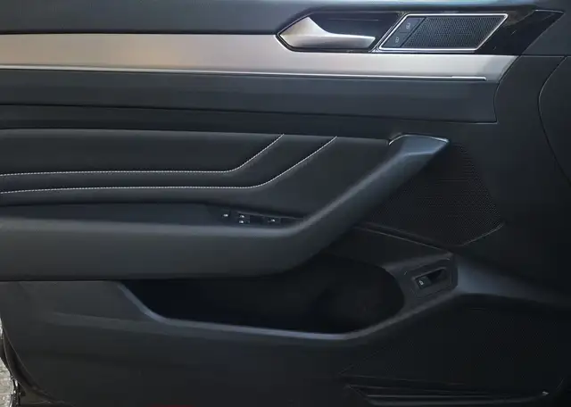 Volkswagen Passat view 15