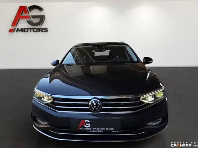 Volkswagen Passat view 3