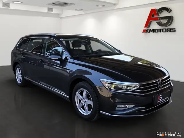 Volkswagen Passat view 4