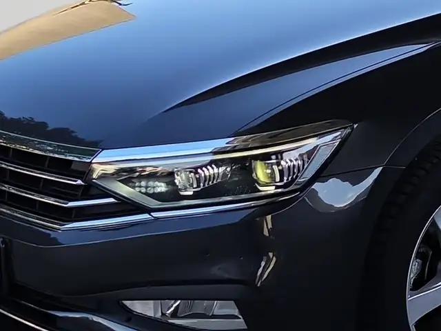 Volkswagen Passat view 10