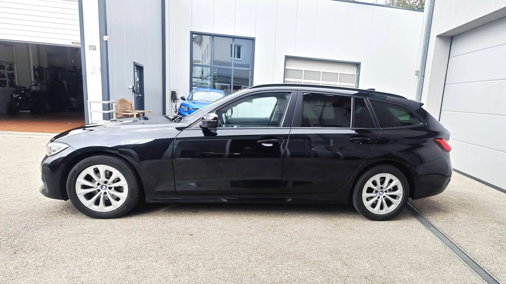 BMW 320 d xDrive Advantage Automatik, Erstbesitz, NP €58.569,- Schwarz - 2