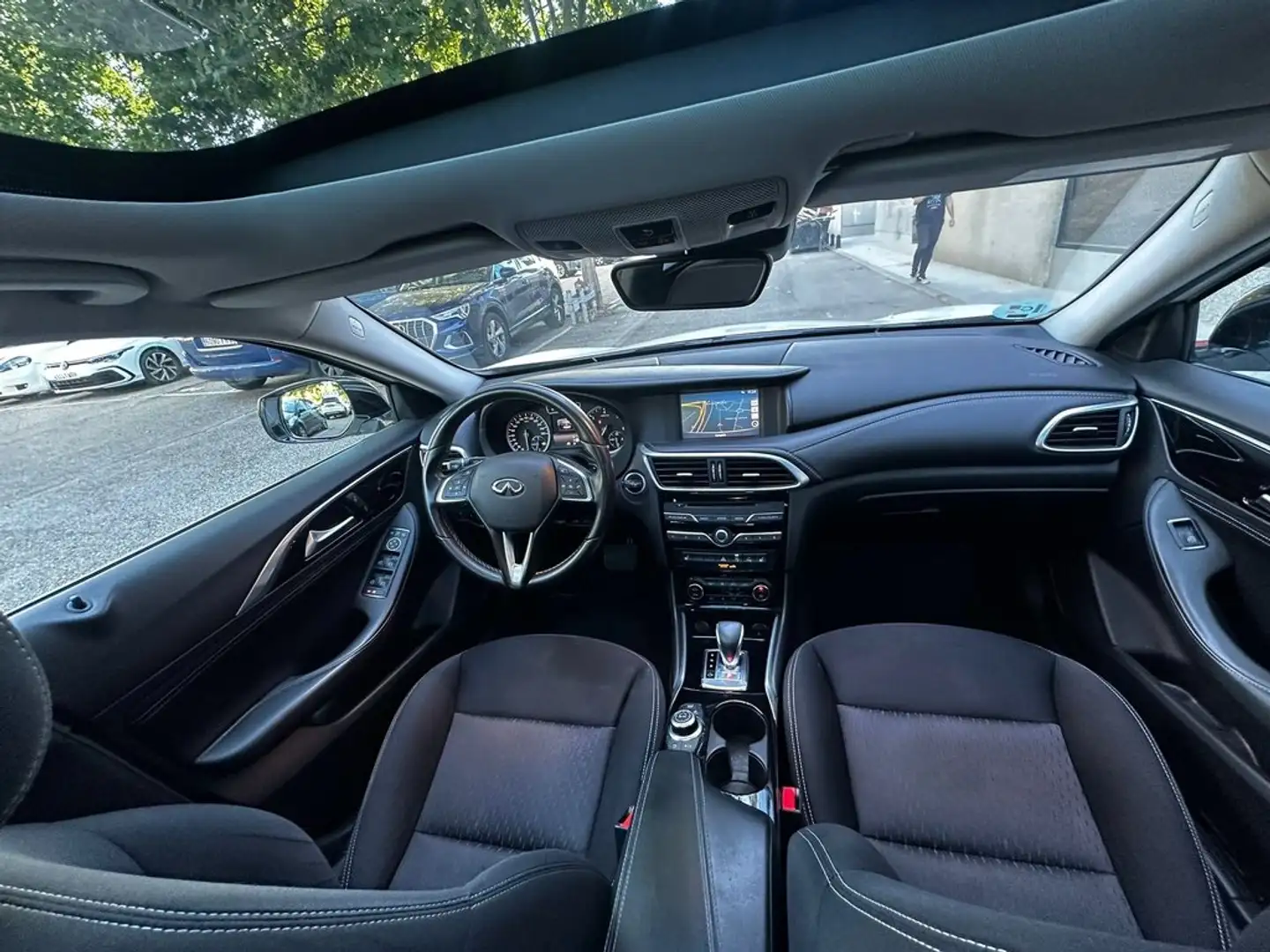 Infiniti QX30 2.2d Premium AWD 7DCT Wit - 2