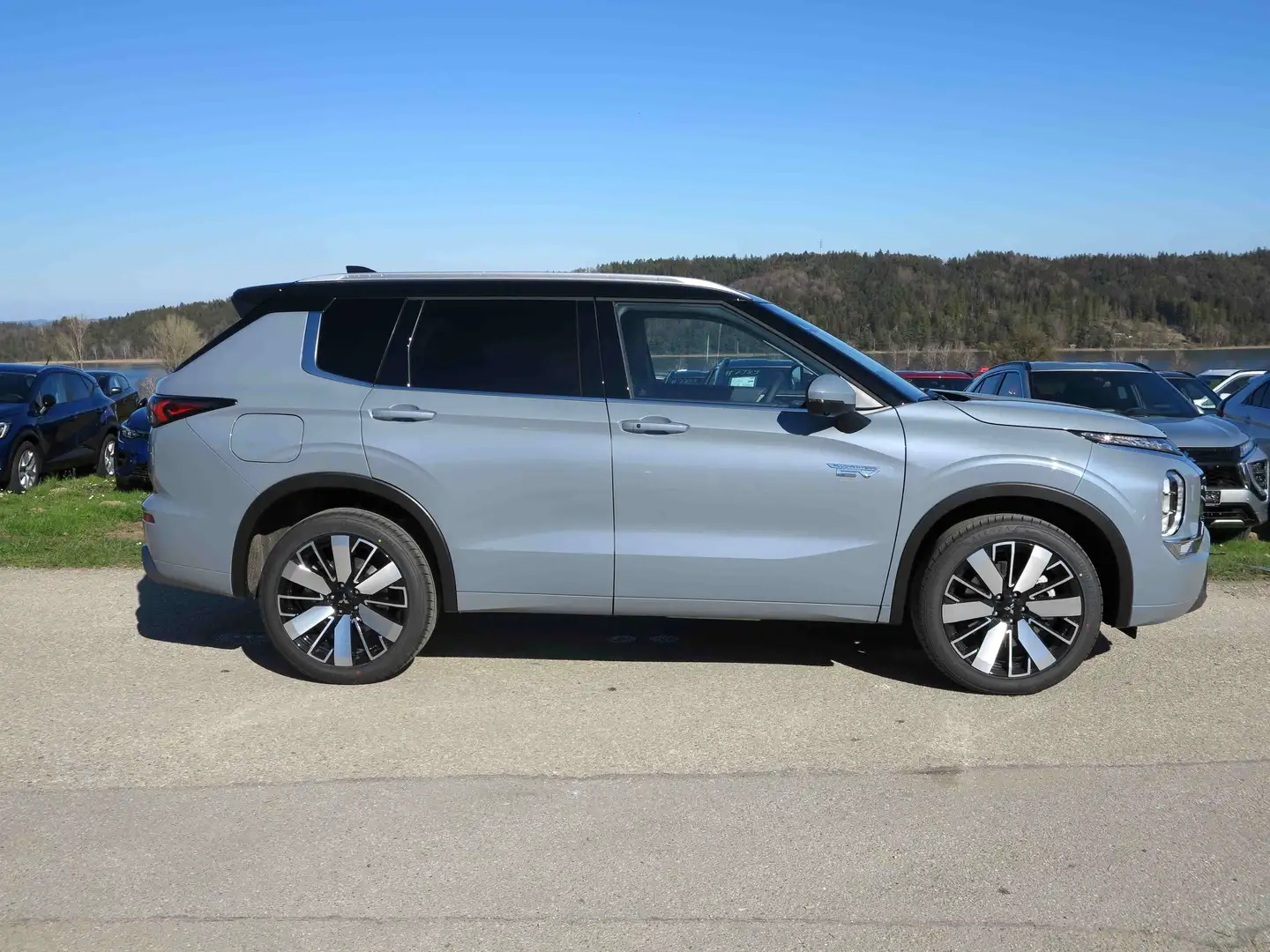 Mitsubishi Outlander 2.4 PHEV 225KW/306PS Systemleistung Grau - 1