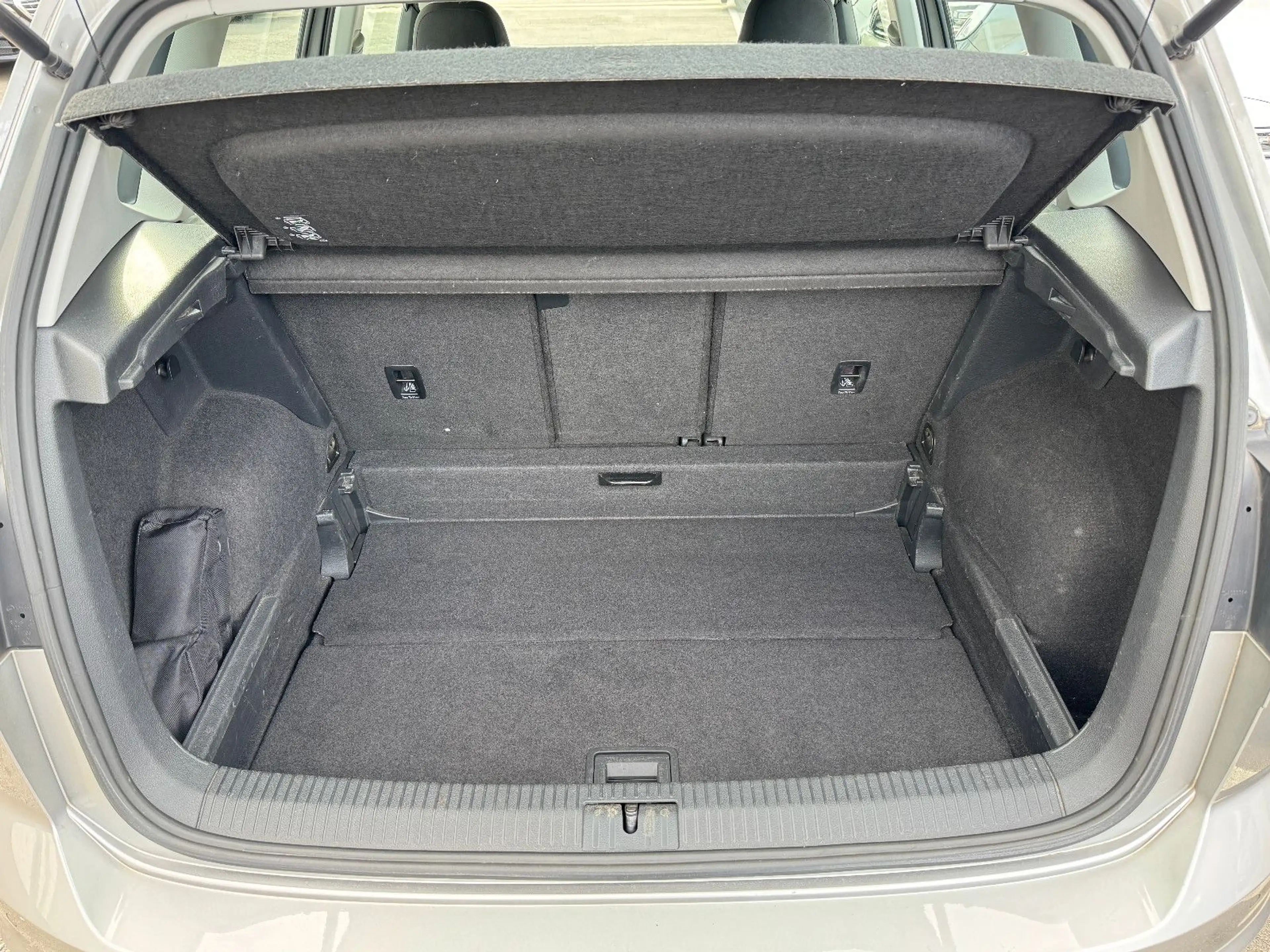 Volkswagen Golf Sportsvan Xenon AHK Stdhzg Shz Klima PDC 16 — photo 14