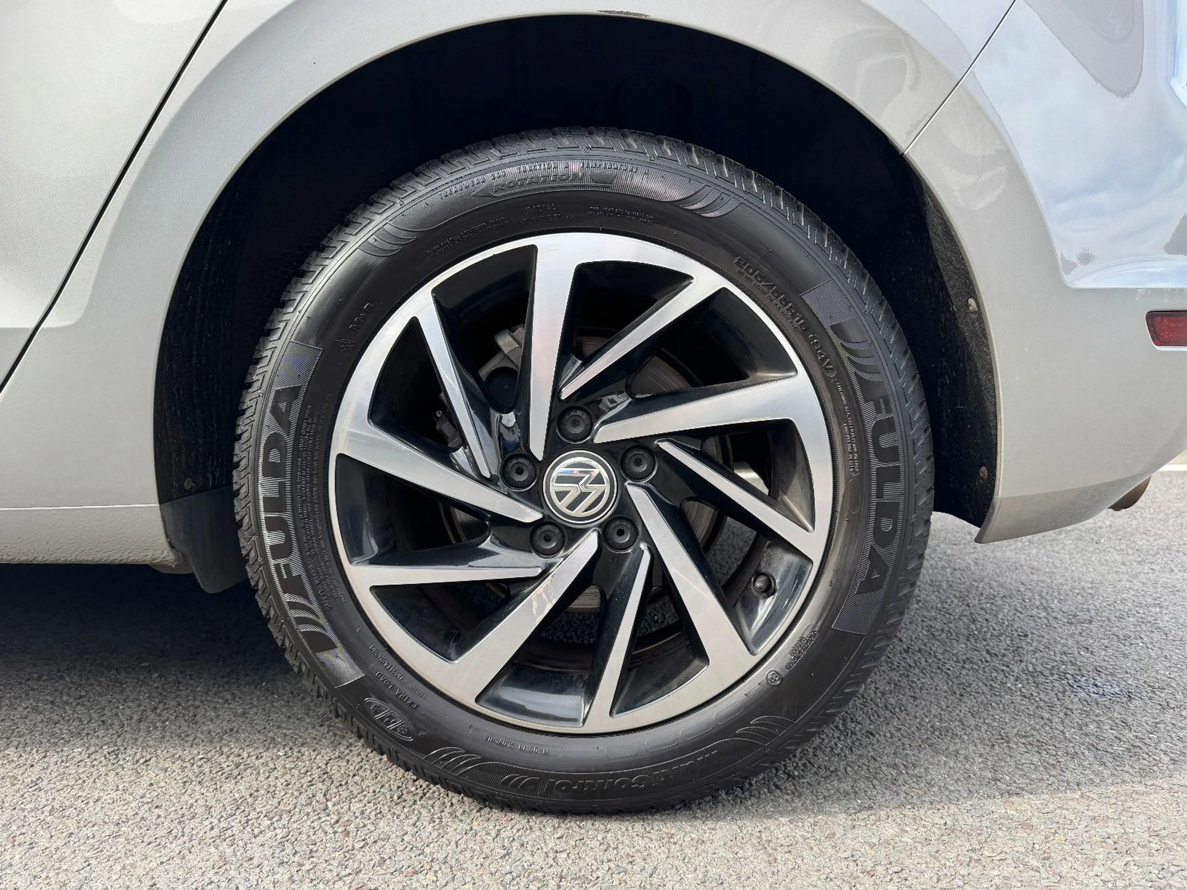 Volkswagen Golf Sportsvan Xenon AHK Stdhzg Shz Klima PDC 16 — photo 15