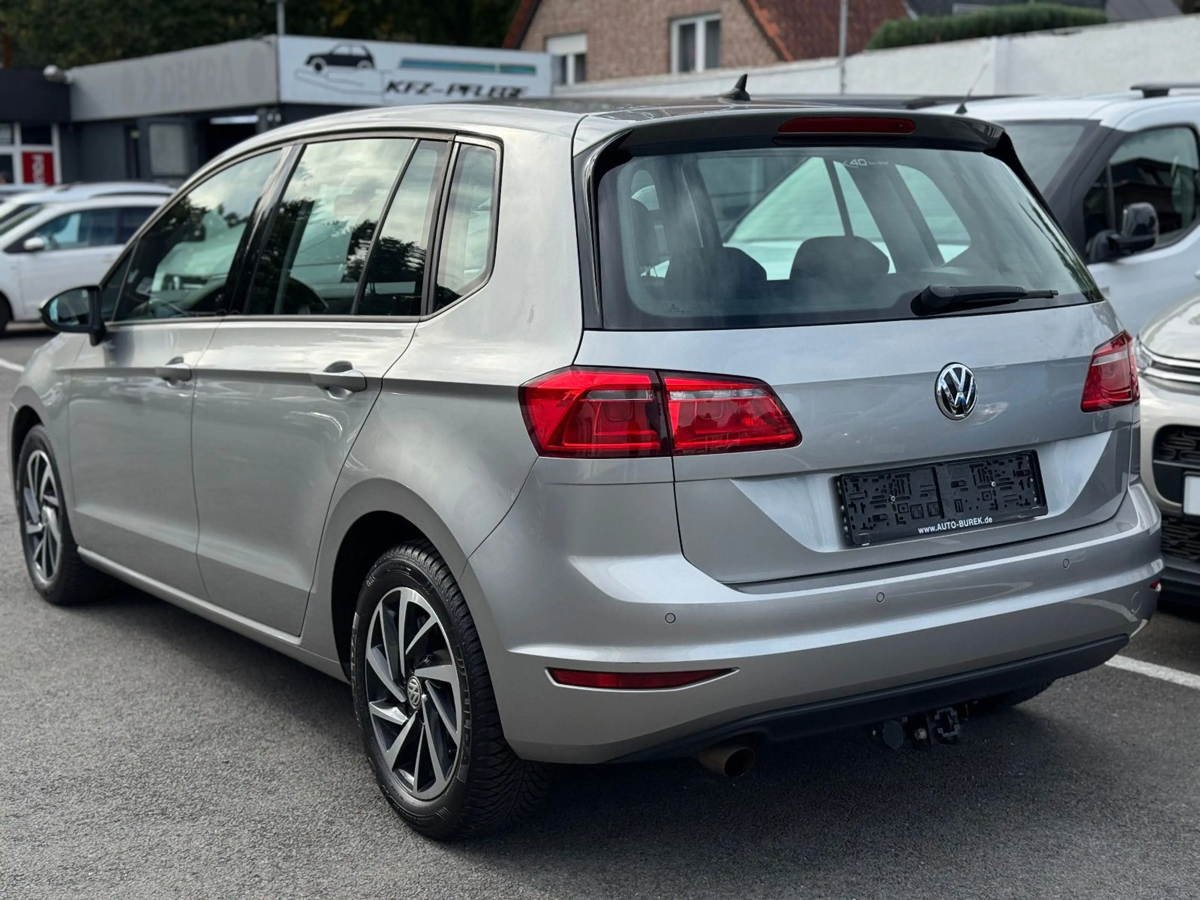 Volkswagen Golf Sportsvan Xenon AHK Stdhzg Shz Klima PDC 16 — photo 4