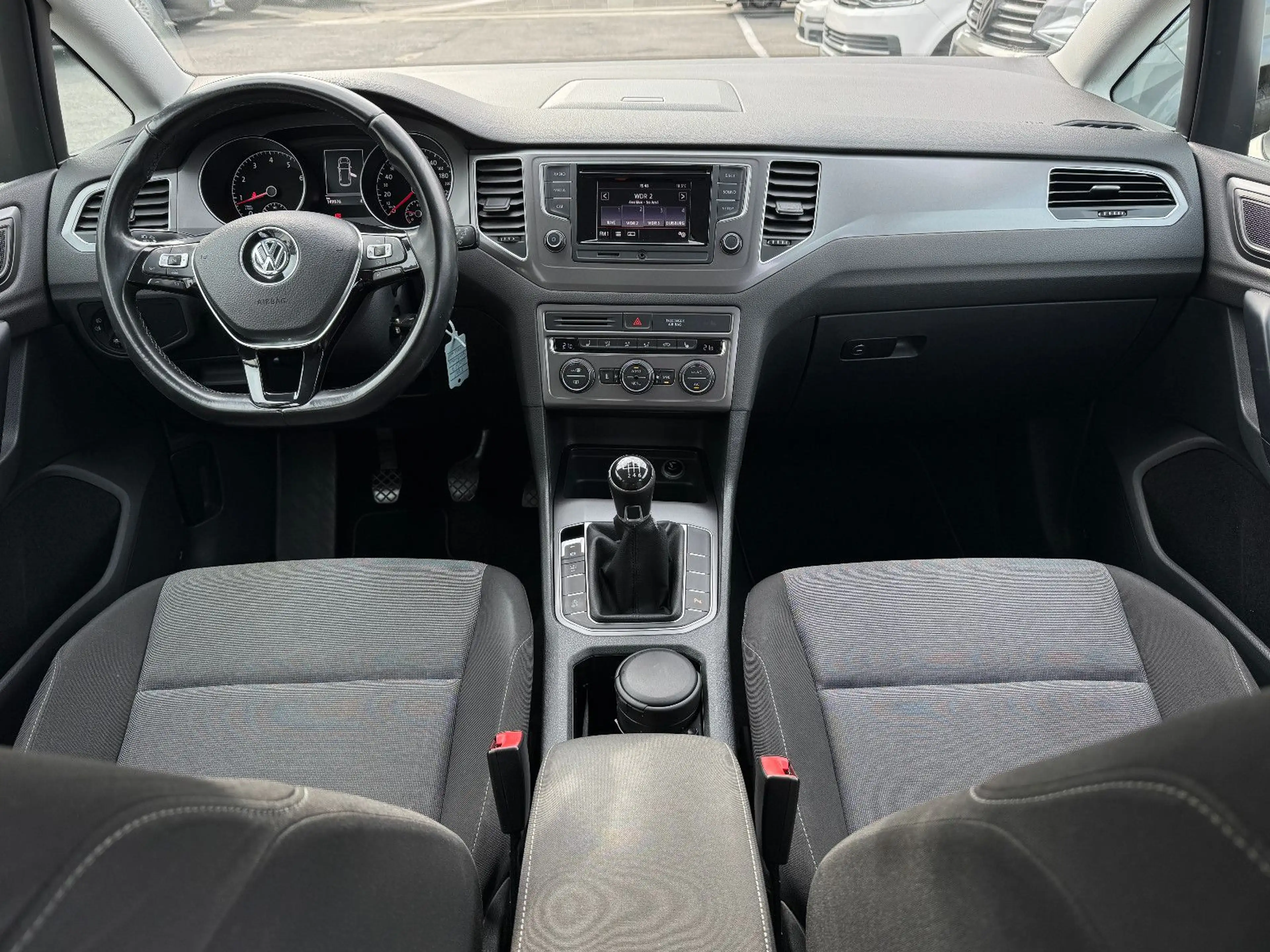 Volkswagen Golf Sportsvan Xenon AHK Stdhzg Shz Klima PDC 16 — photo 11
