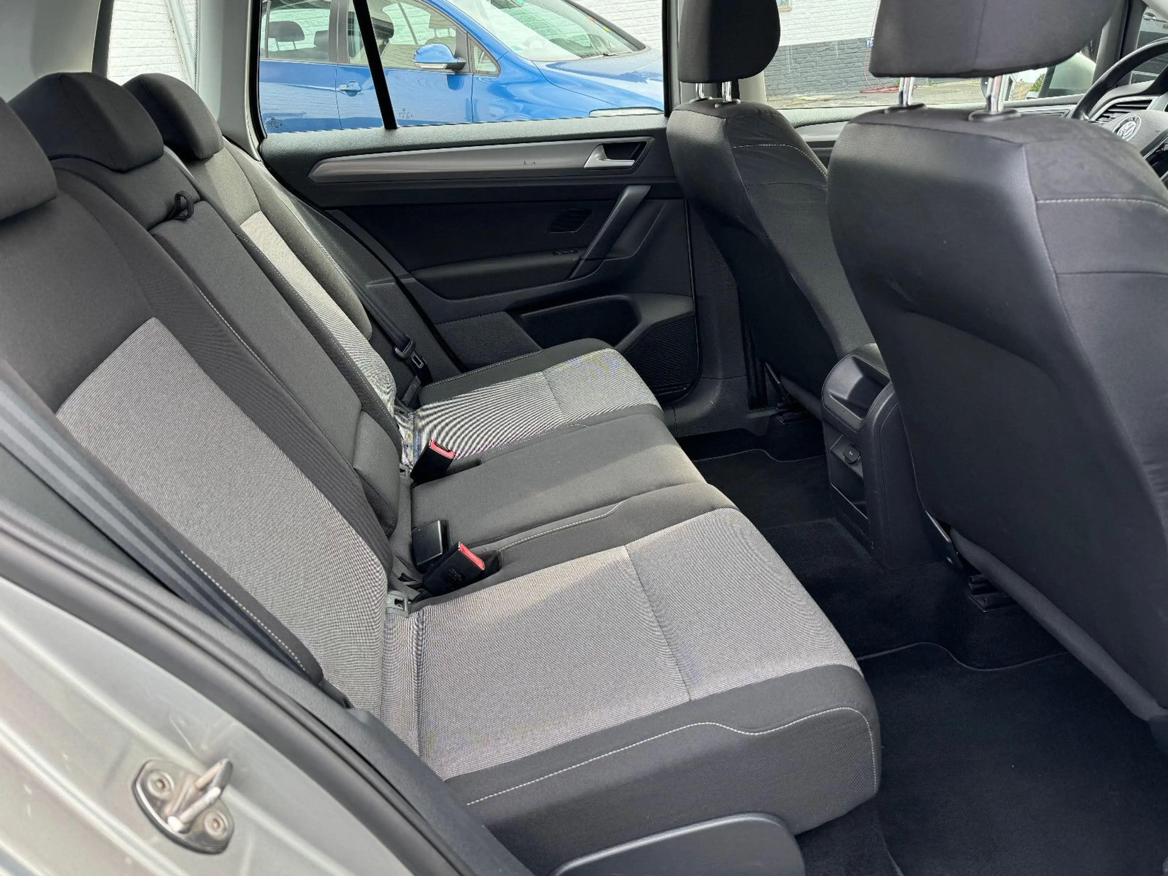 Volkswagen Golf Sportsvan Xenon AHK Stdhzg Shz Klima PDC 16 — photo 13