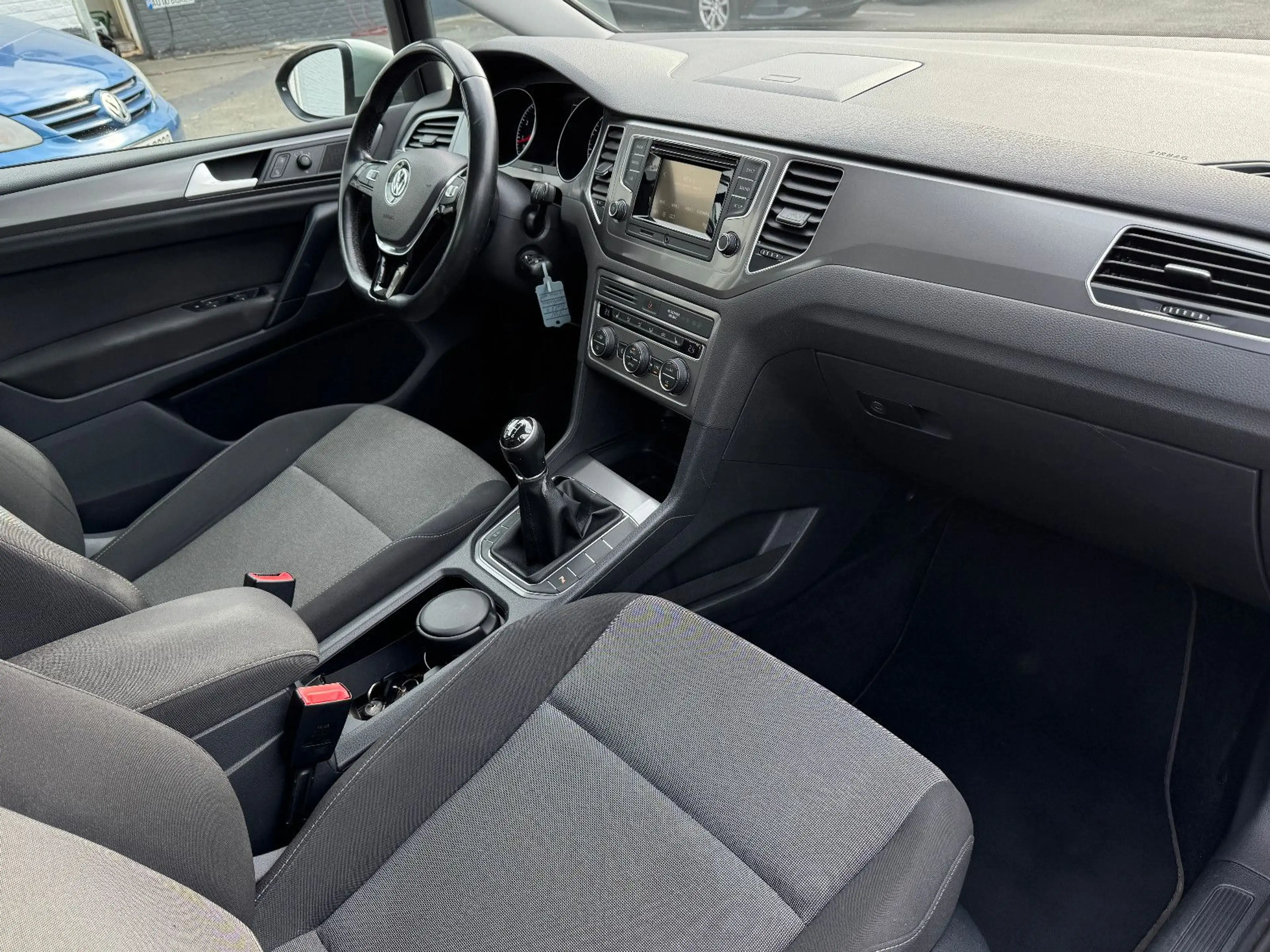 Volkswagen Golf Sportsvan Xenon AHK Stdhzg Shz Klima PDC 16 — photo 9