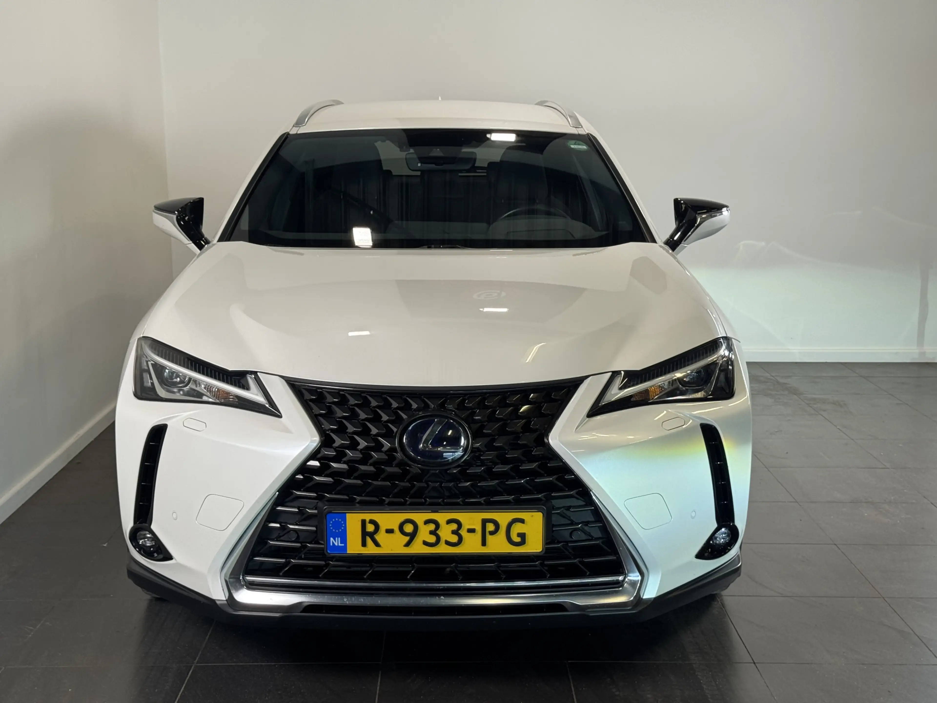 Lexus UX 250h Preference Line — photo 3