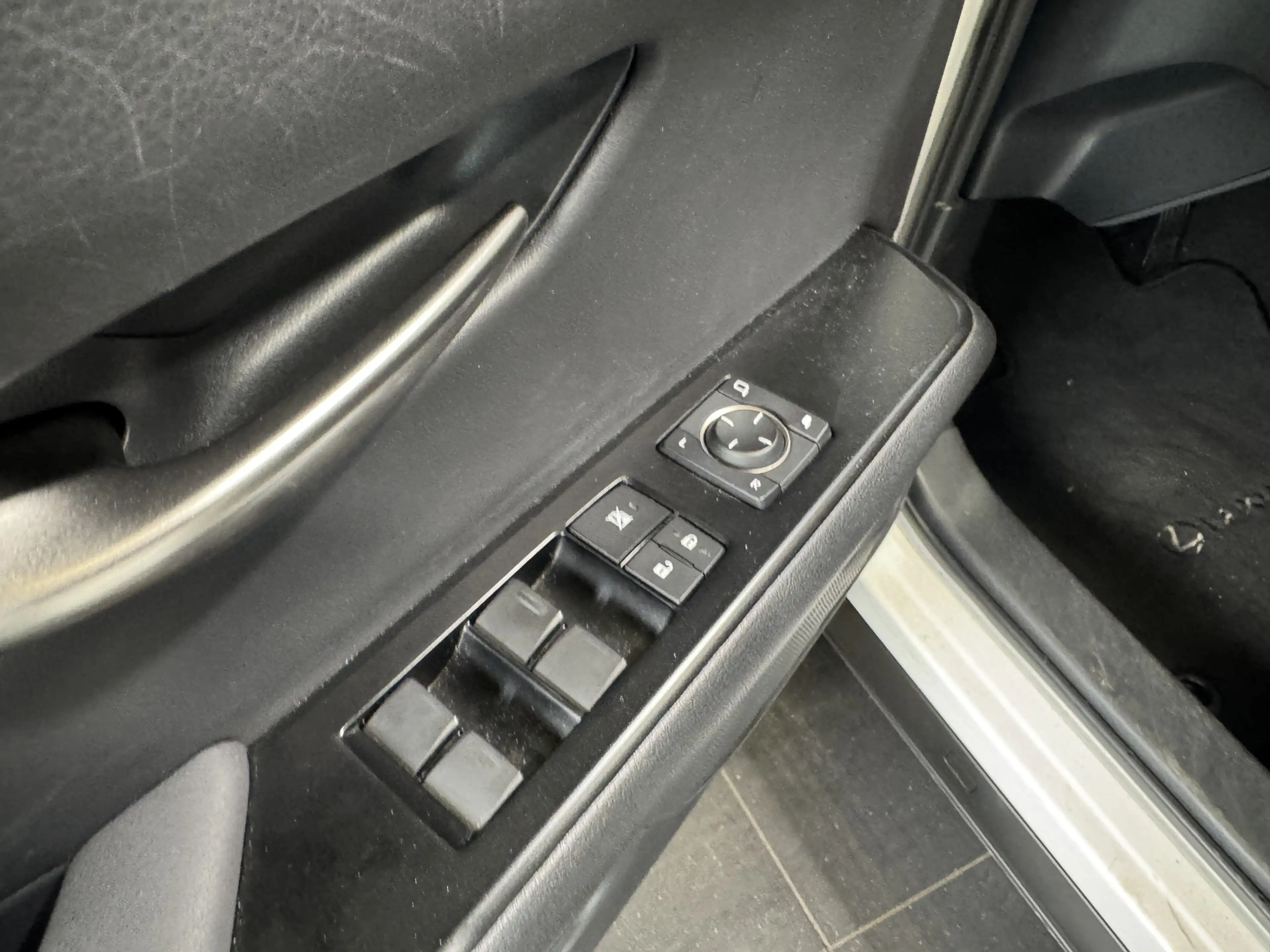 Lexus UX 250h Preference Line — photo 8