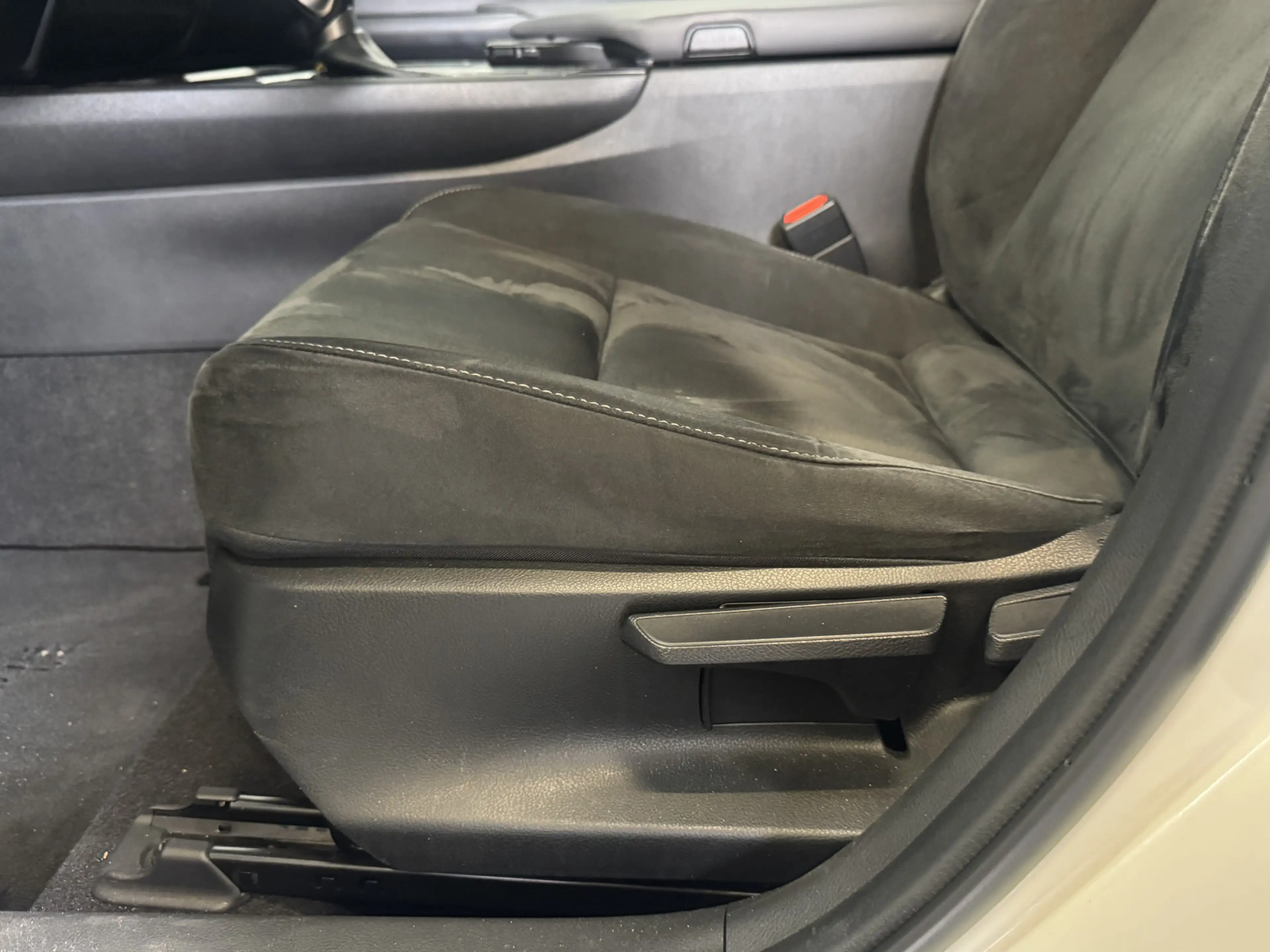 Lexus UX 250h Preference Line — photo 6