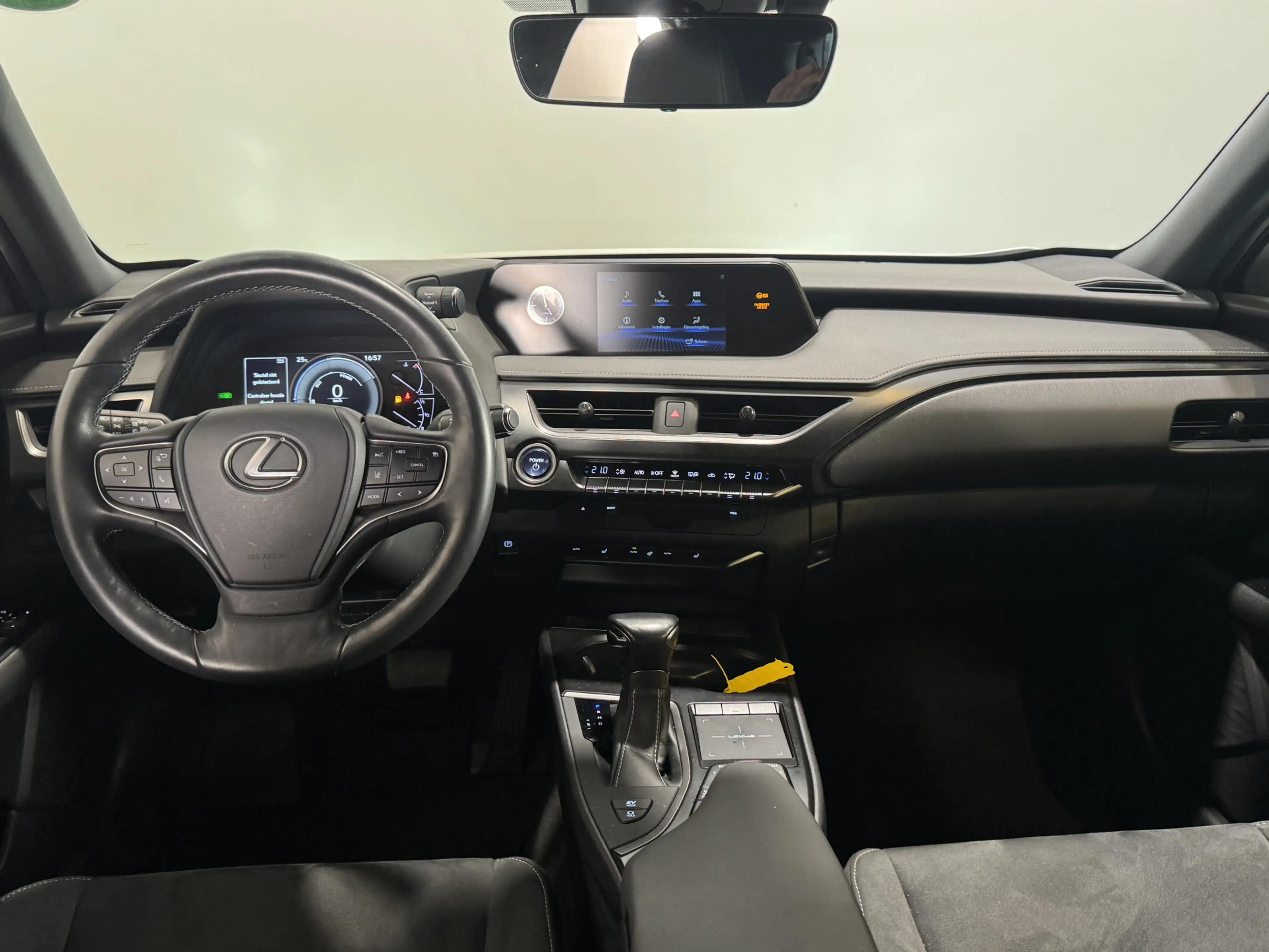 Lexus UX 250h Preference Line — photo 2