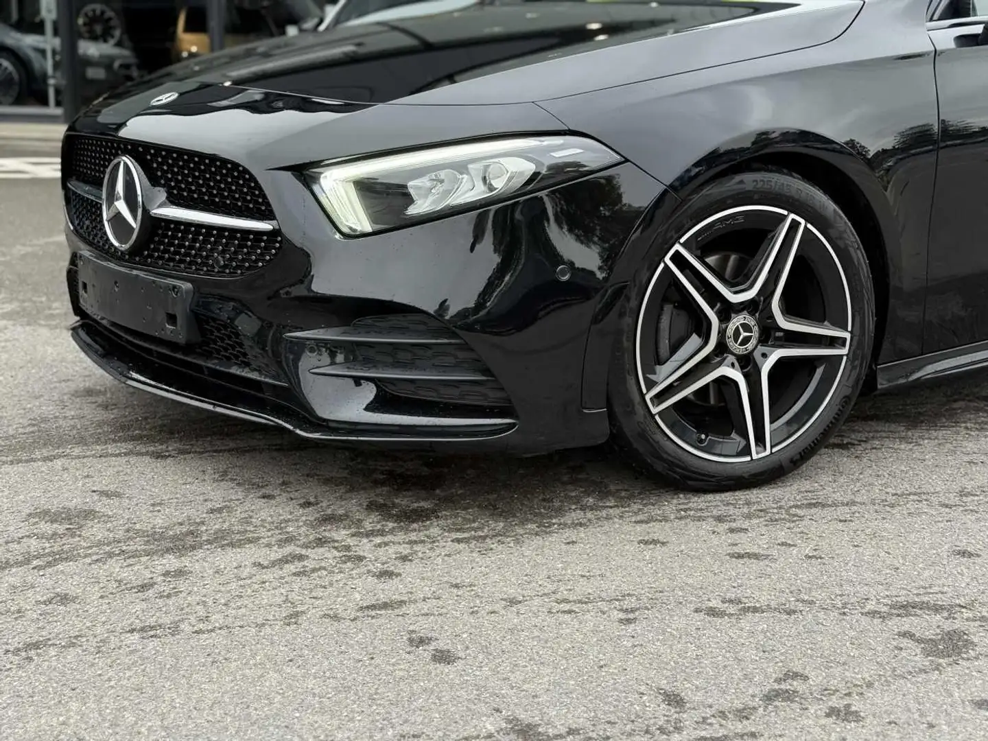 Mercedes-Benz A 180 A d AMG Line Zwart - 2