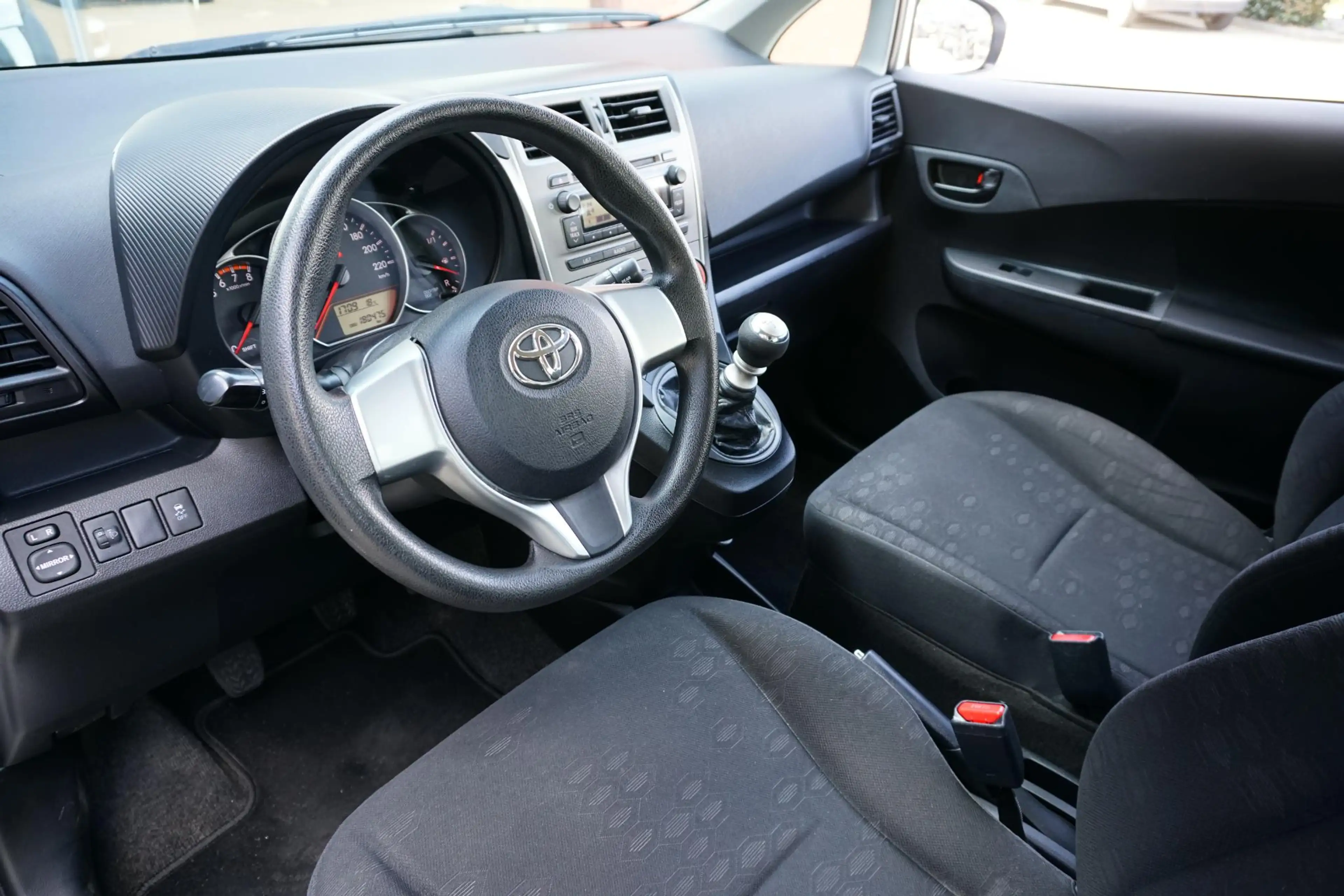 Toyota Verso-S 1.3 VVT-i Comfort *DEALER ONDERHOUDEN* + AIRCO — photo 4