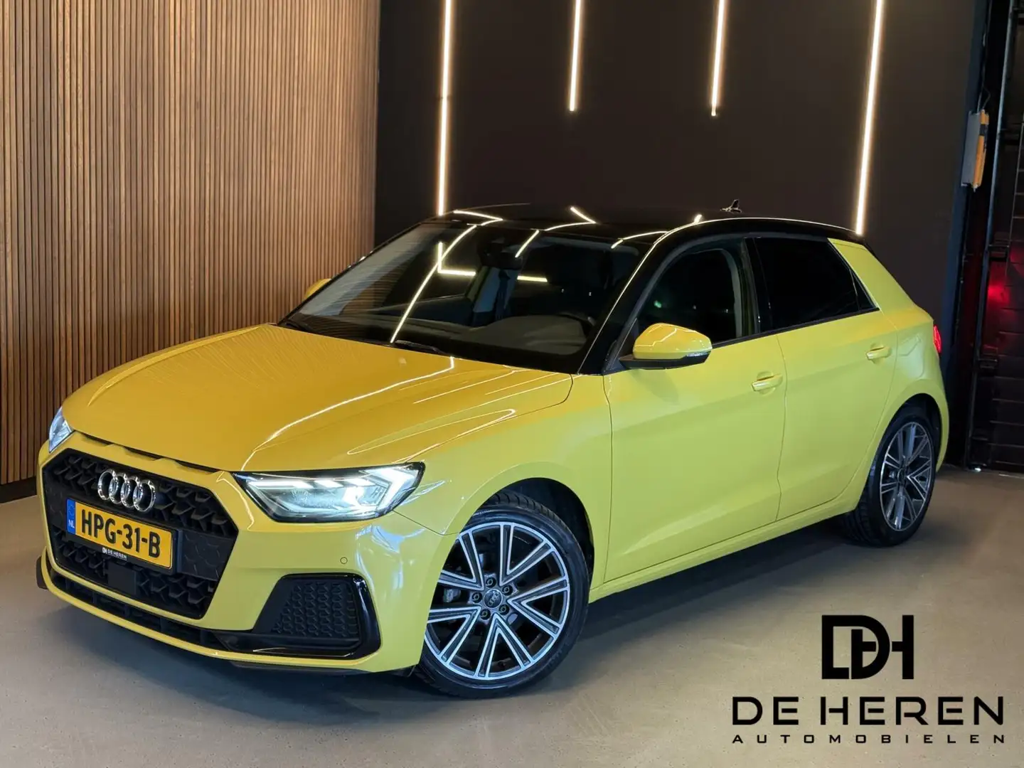 Audi A1 Sportback 25 TFSI Pro Line Matrix LED S-line Geel - 2