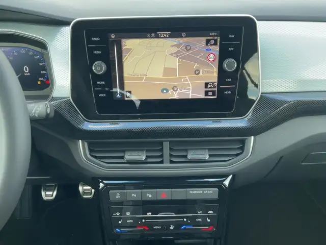 Volkswagen T-Cross view 11