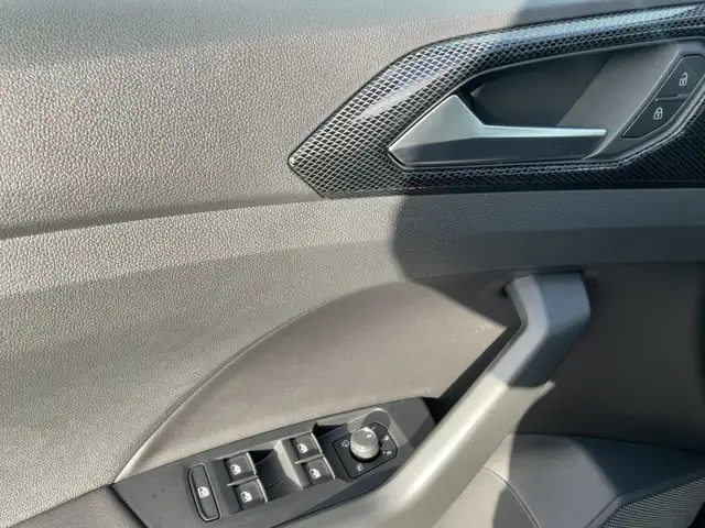 Volkswagen T-Cross view 15