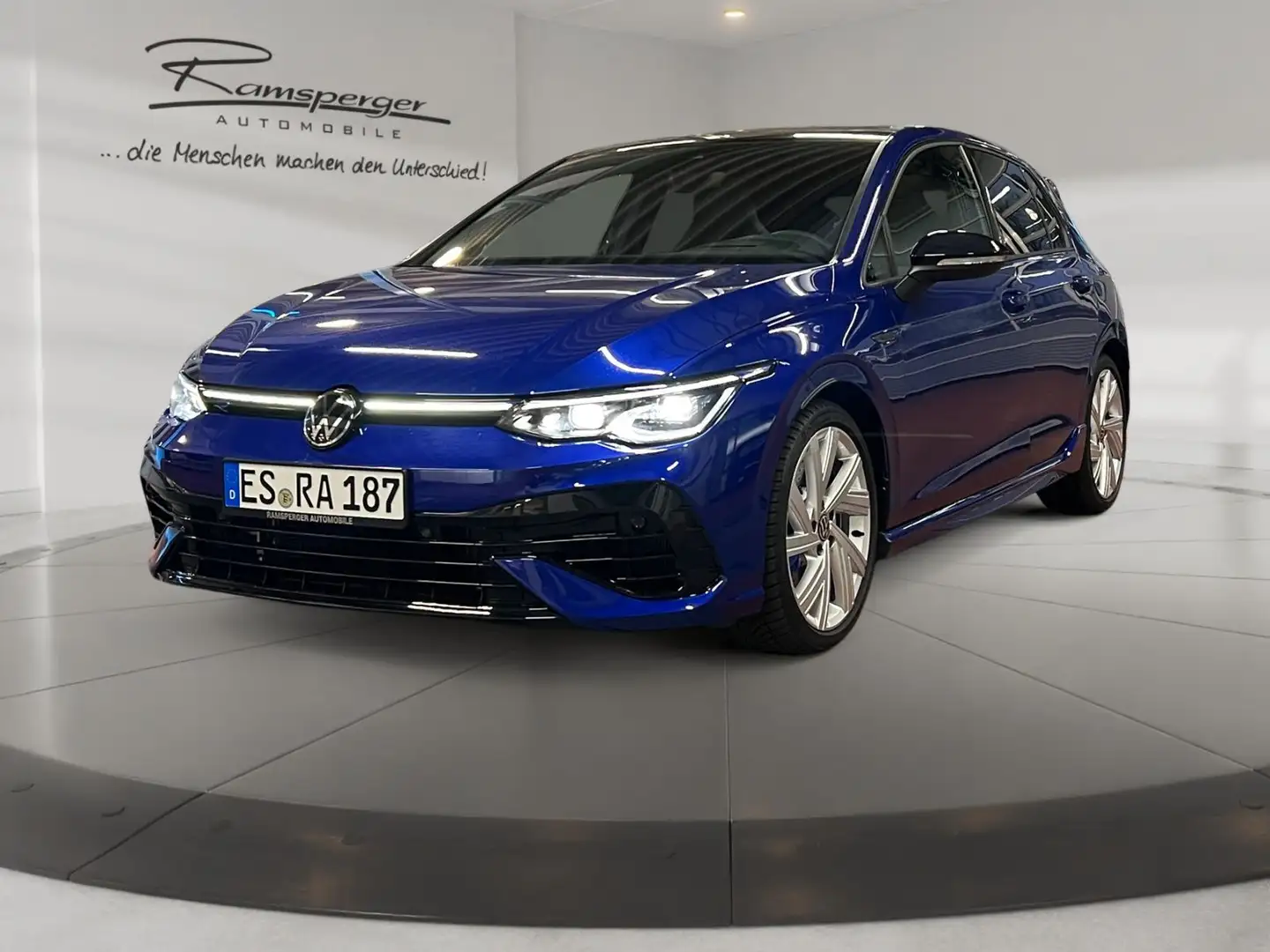 Volkswagen Golf VIII 2.0 TSI DSG R Akra 4M. ACC Matrix Pano Blau - 2
