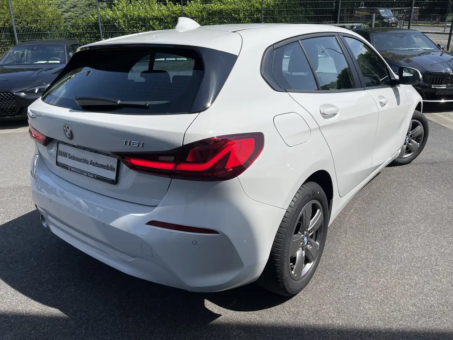 BMW 116 i Advantage || LED Navi Lenkradhzg Weiß - 2