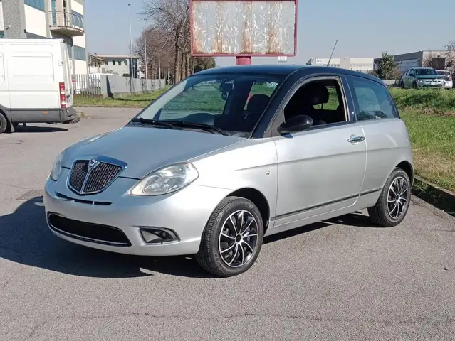 Lancia Ypsilon Ypsilon II 2007 1.4 16v bicolore argento/nera