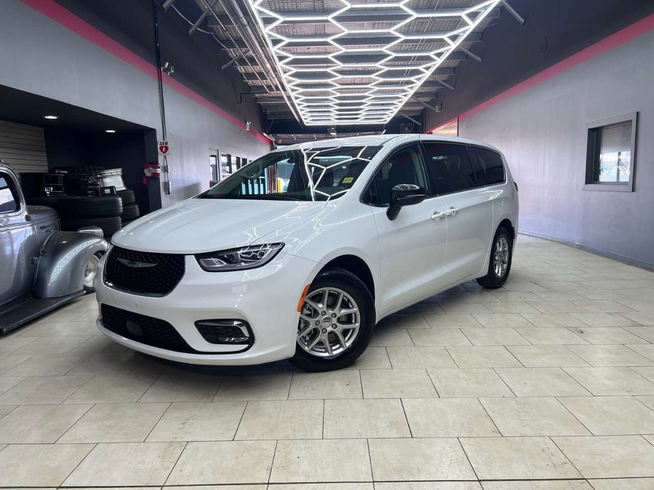 2024 Chrysler Pacifica Touring-L FWD