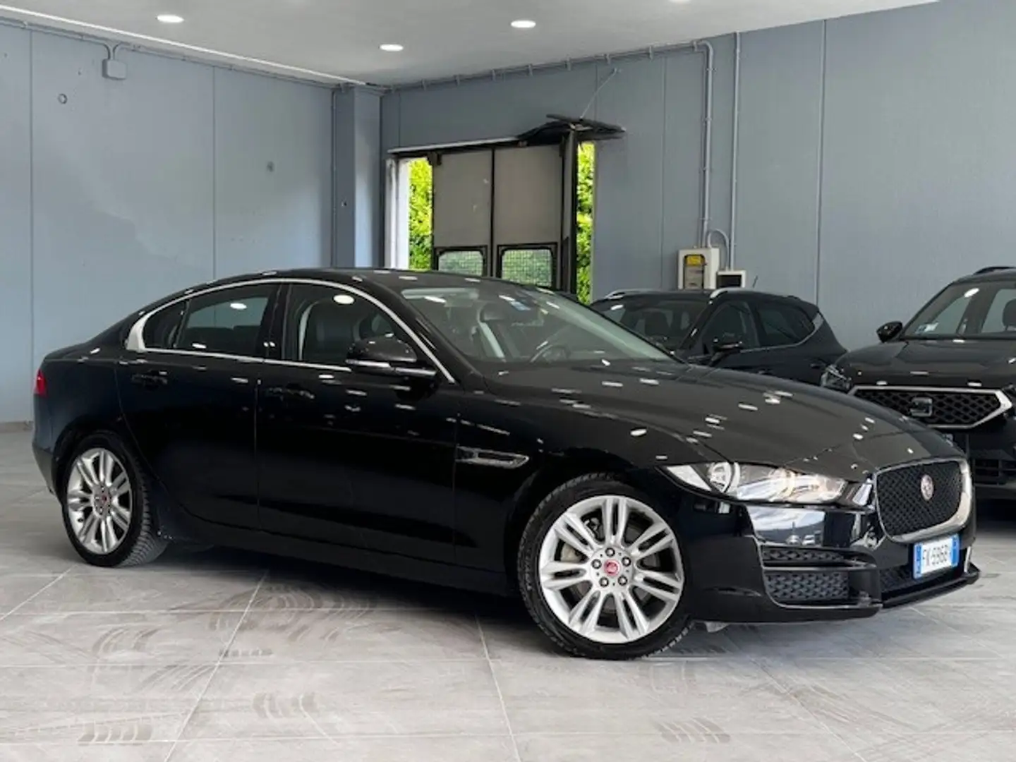 Jaguar XE 2.0 D 180 CV AWD aut. Portfolio Noir - 1