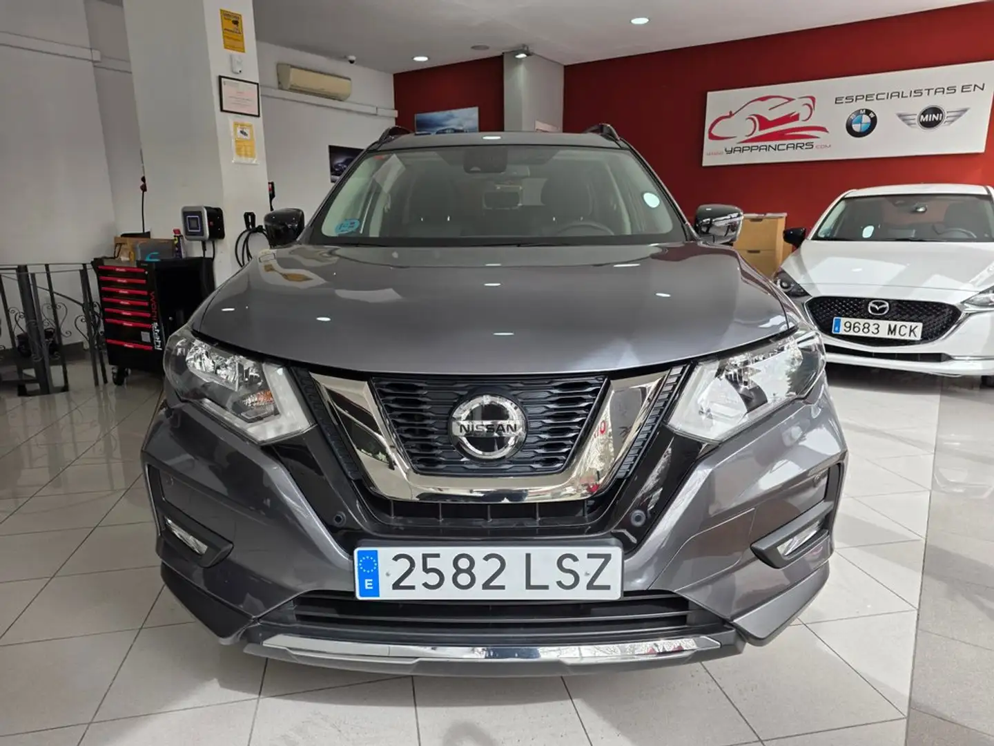 Nissan X-Trail 5P DIG-T 120 kW (160 CV) E6D DCT N-DES. Gris - 2