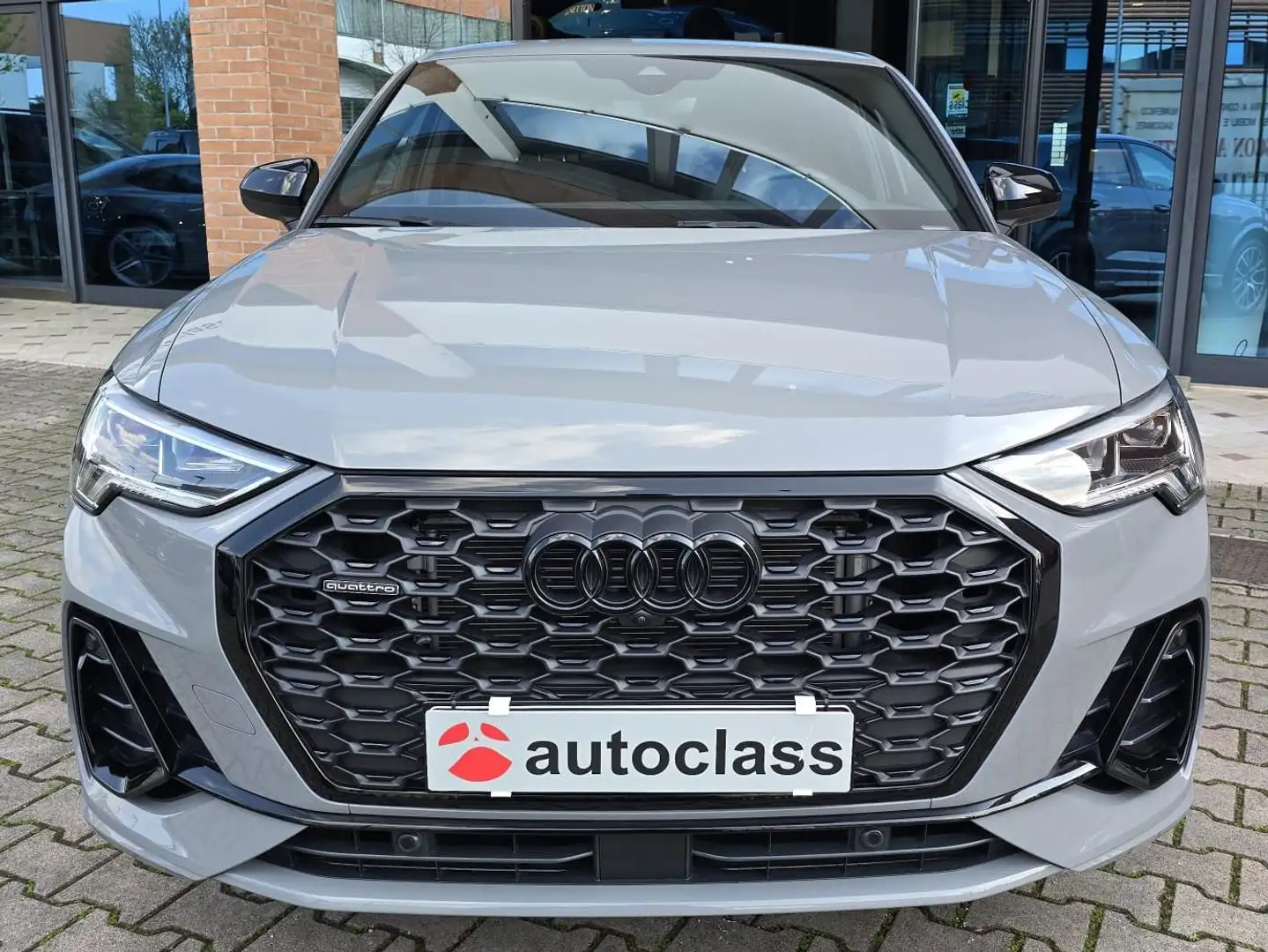Audi Q3 Sportback 35 2.0 tdi S line quattro s-tronic Grigio - 2