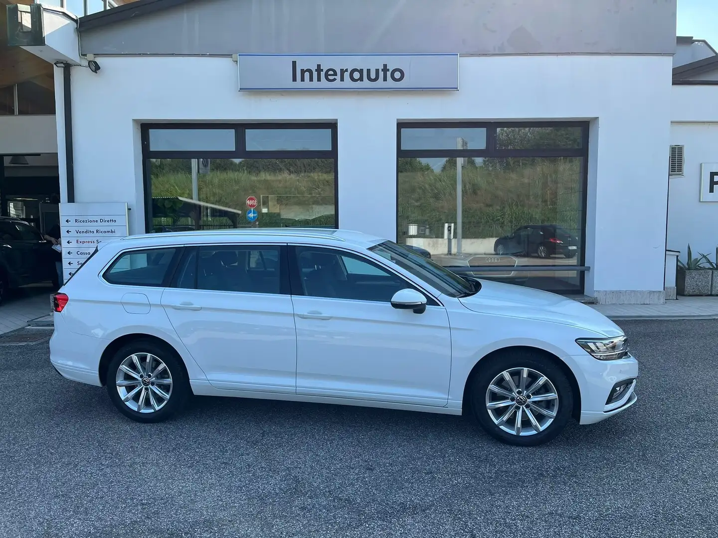 Volkswagen Passat Variant 2.0 tdi Business 150cv dsg Bianco - 1