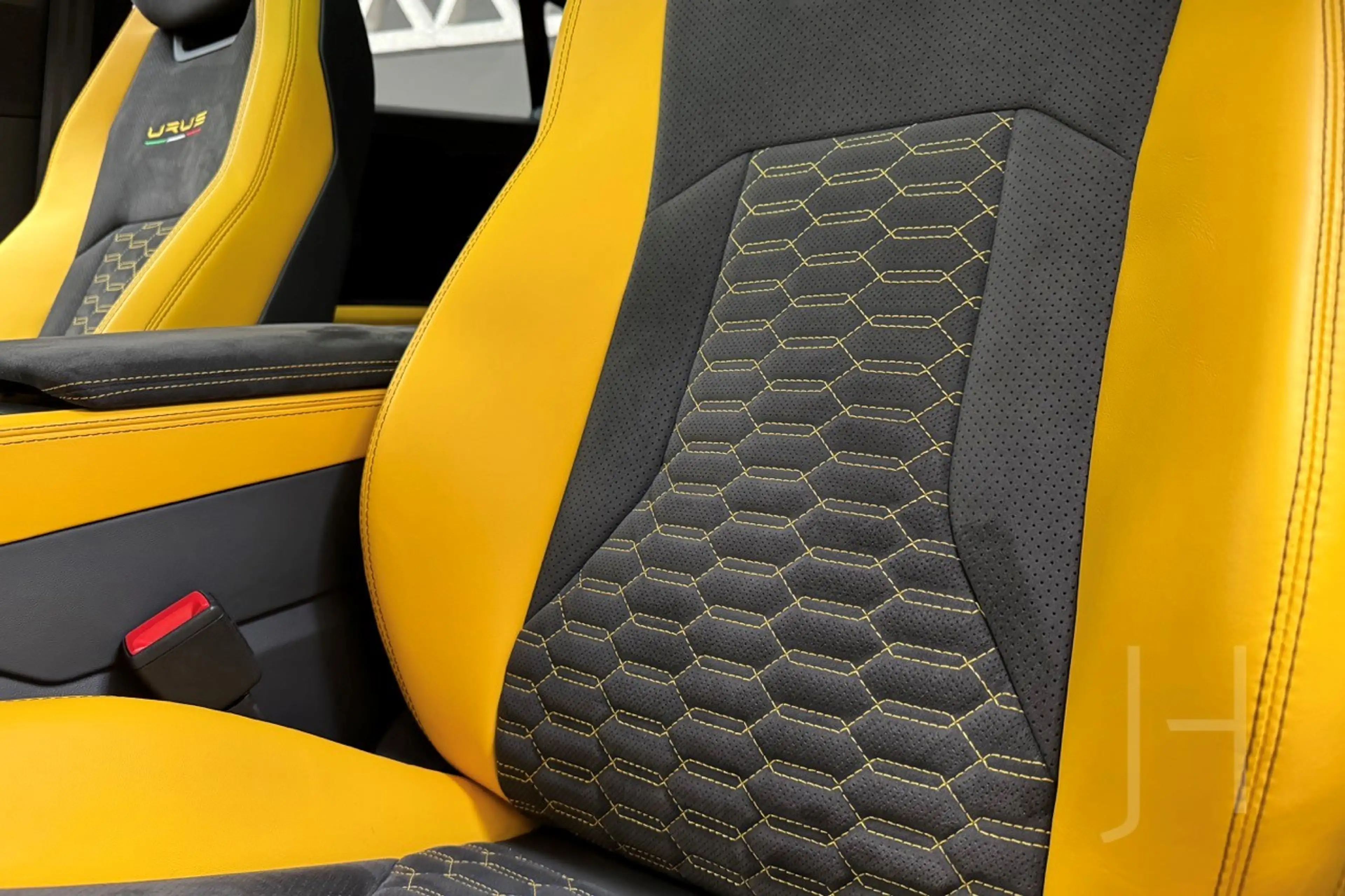Lamborghini Urus — photo 12