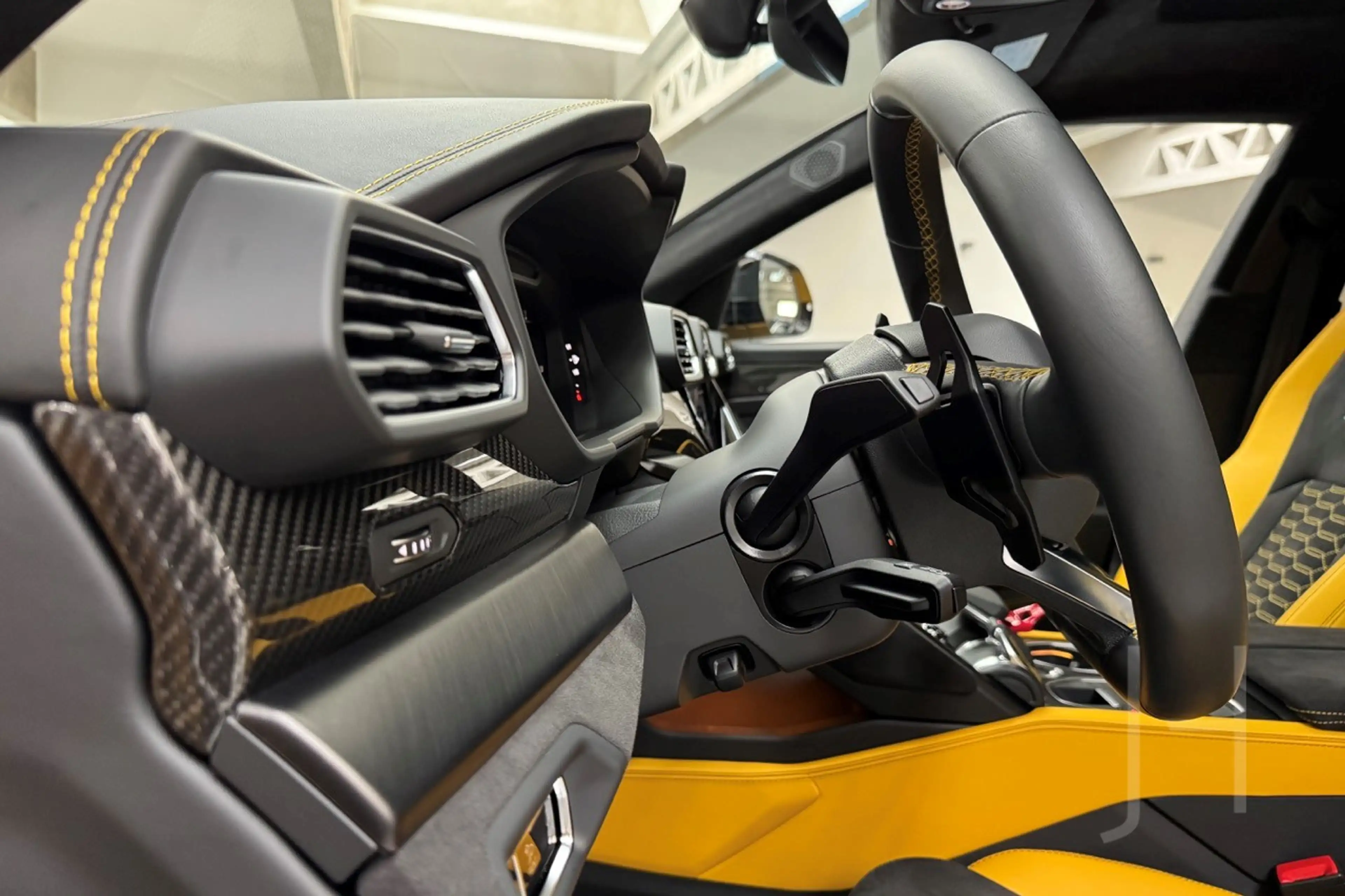 Lamborghini Urus — photo 7
