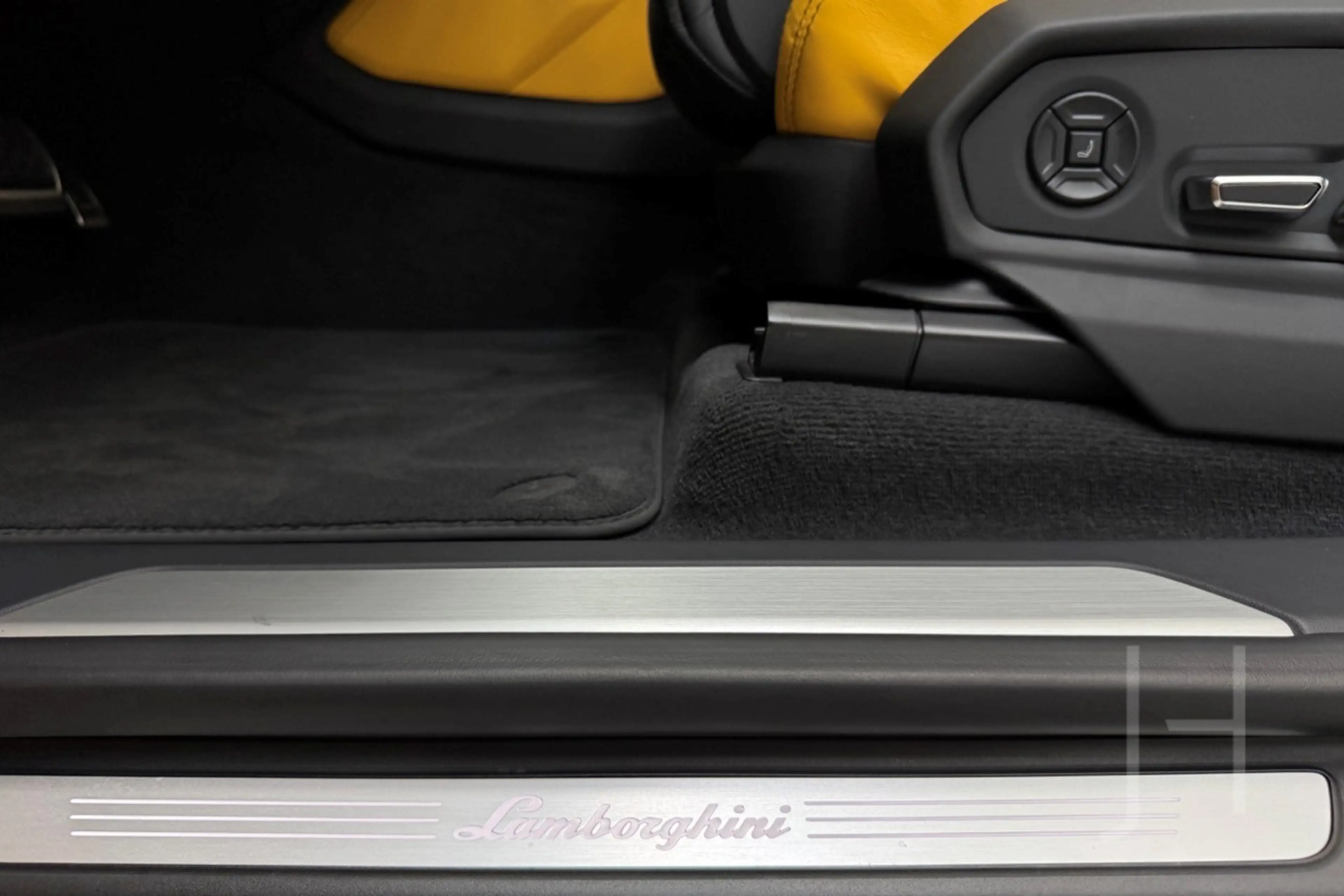 Lamborghini Urus — photo 14